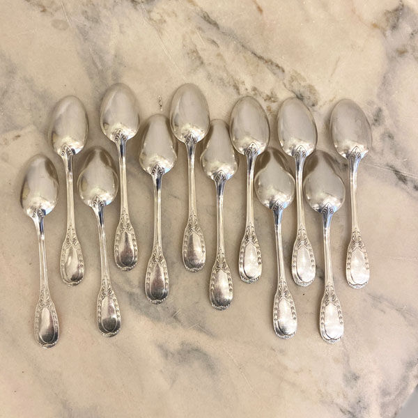 Series of 12 dessert spoons, silver metal