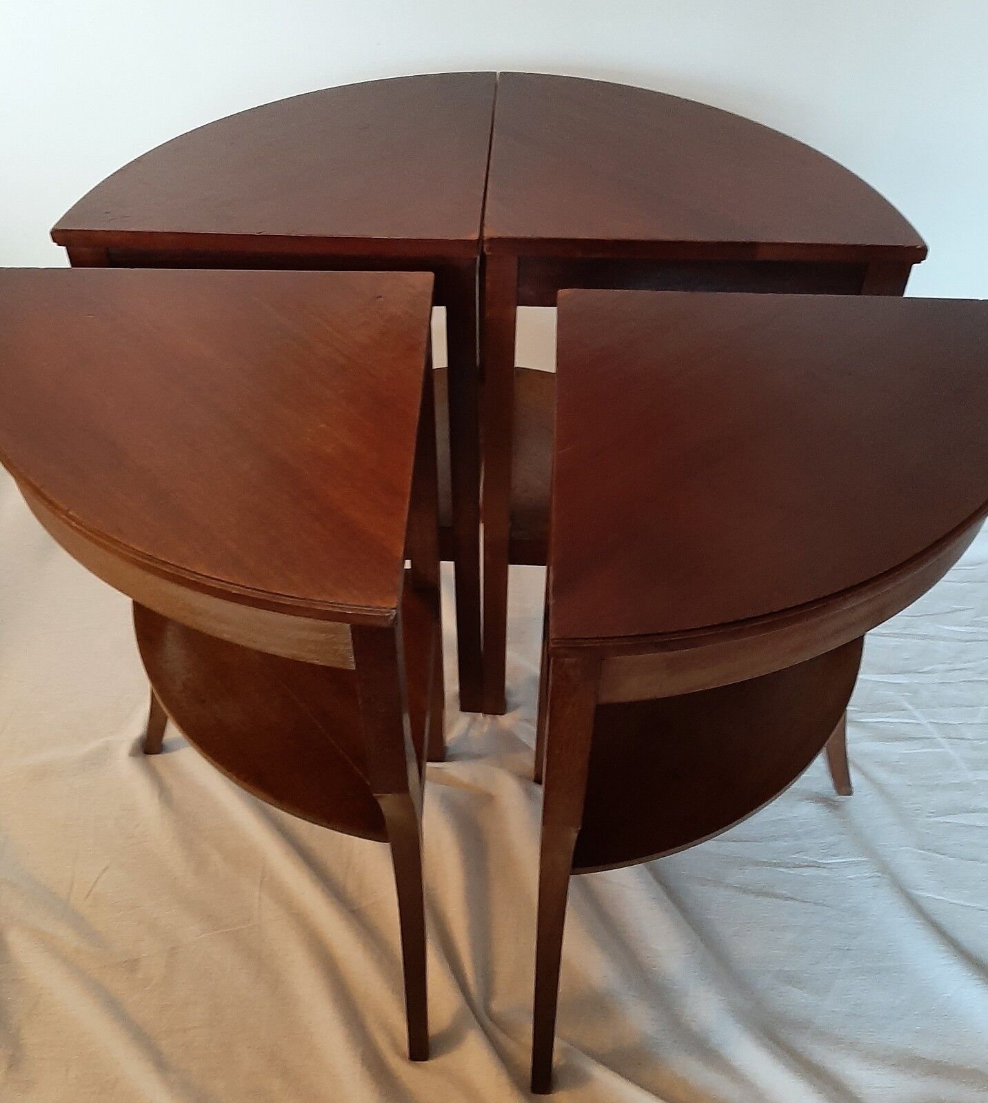 Round trundle tables