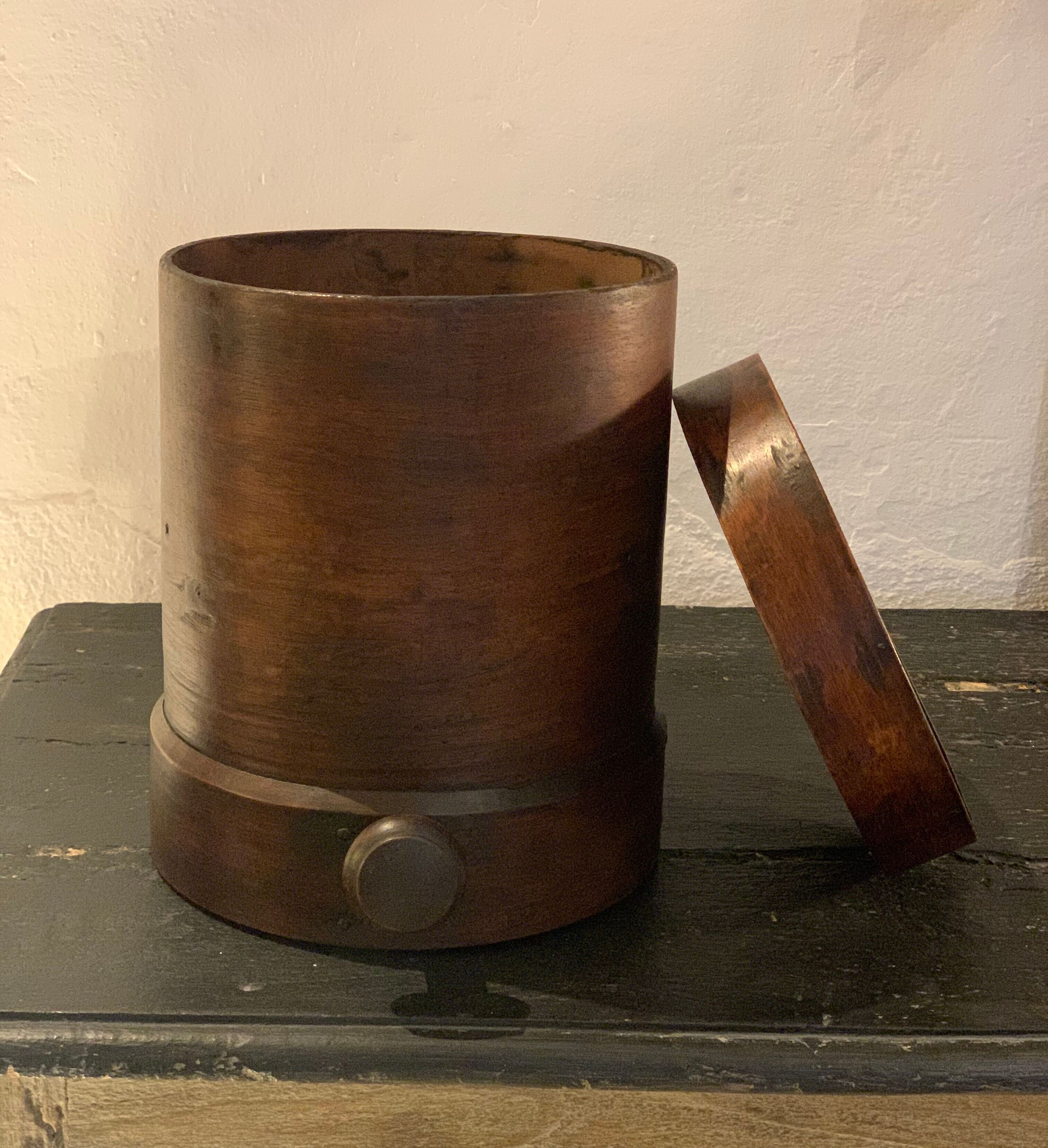 Pot d’apothicaire en bois