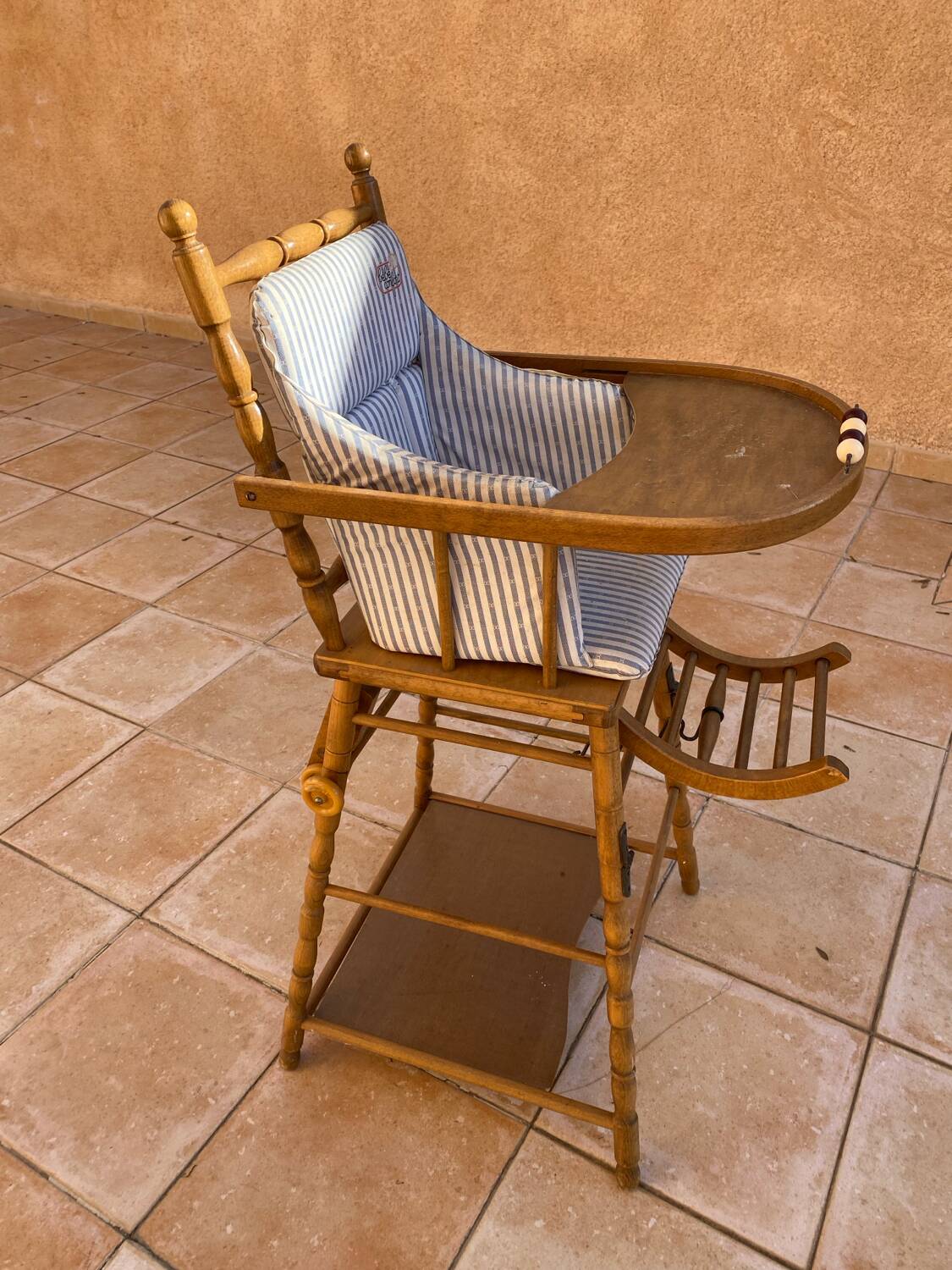 Chaise haute pour enfant