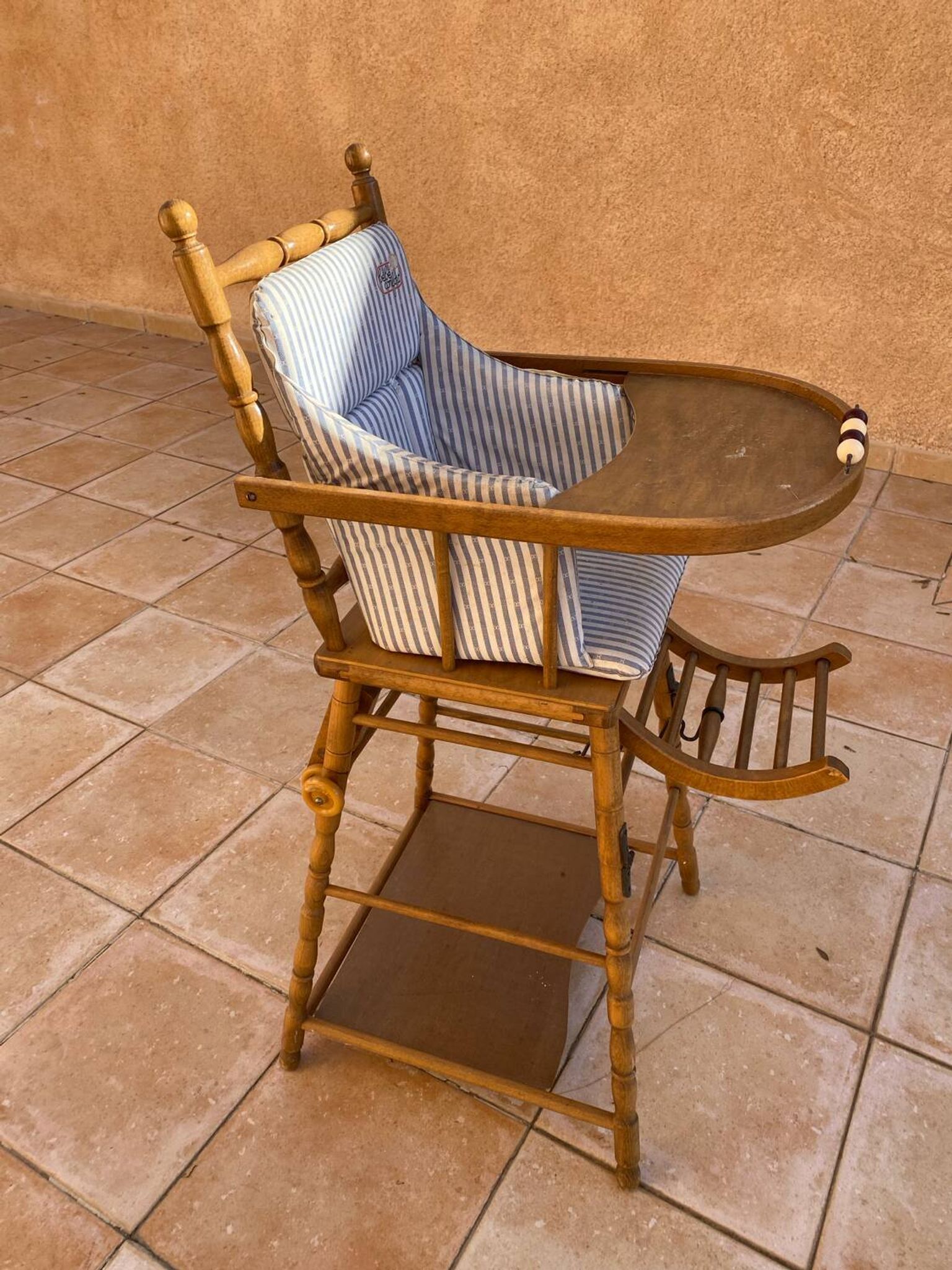 Chaise haute pour enfant