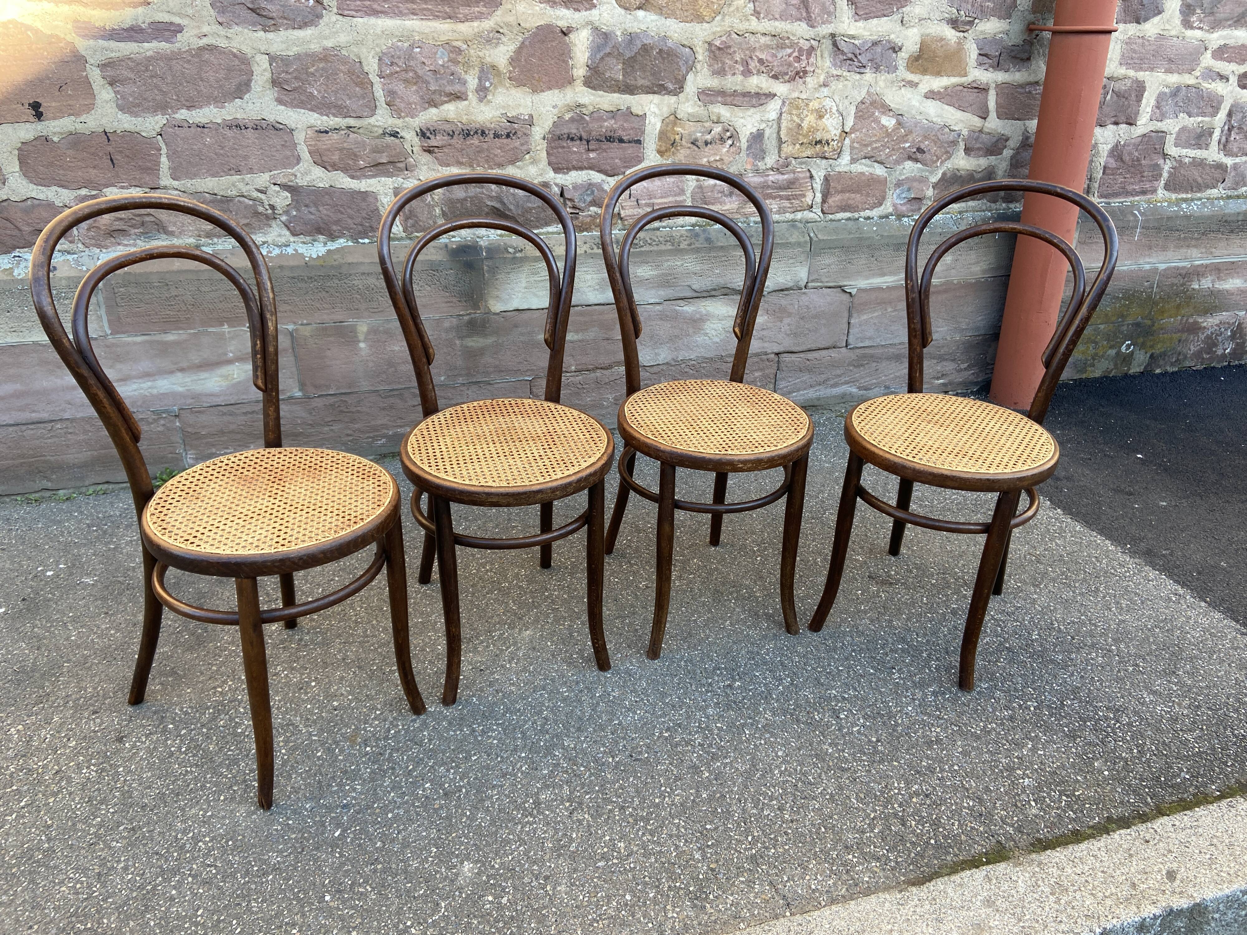 4 curved wood chairs Fischel Nr 14