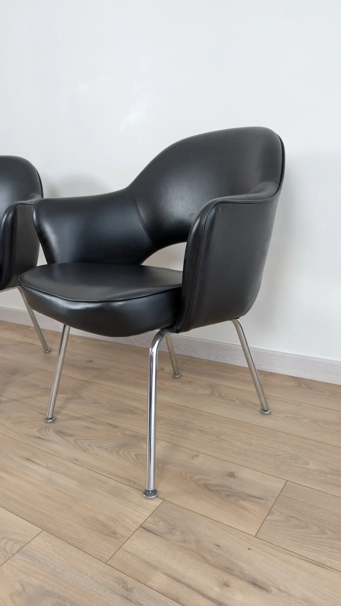Set of 6 "Conference" chairs by Eero Saarinen for Knoll International