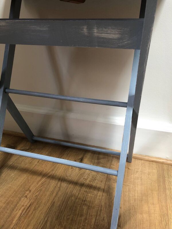 Joli pupitre / bureau d’enfant en bois