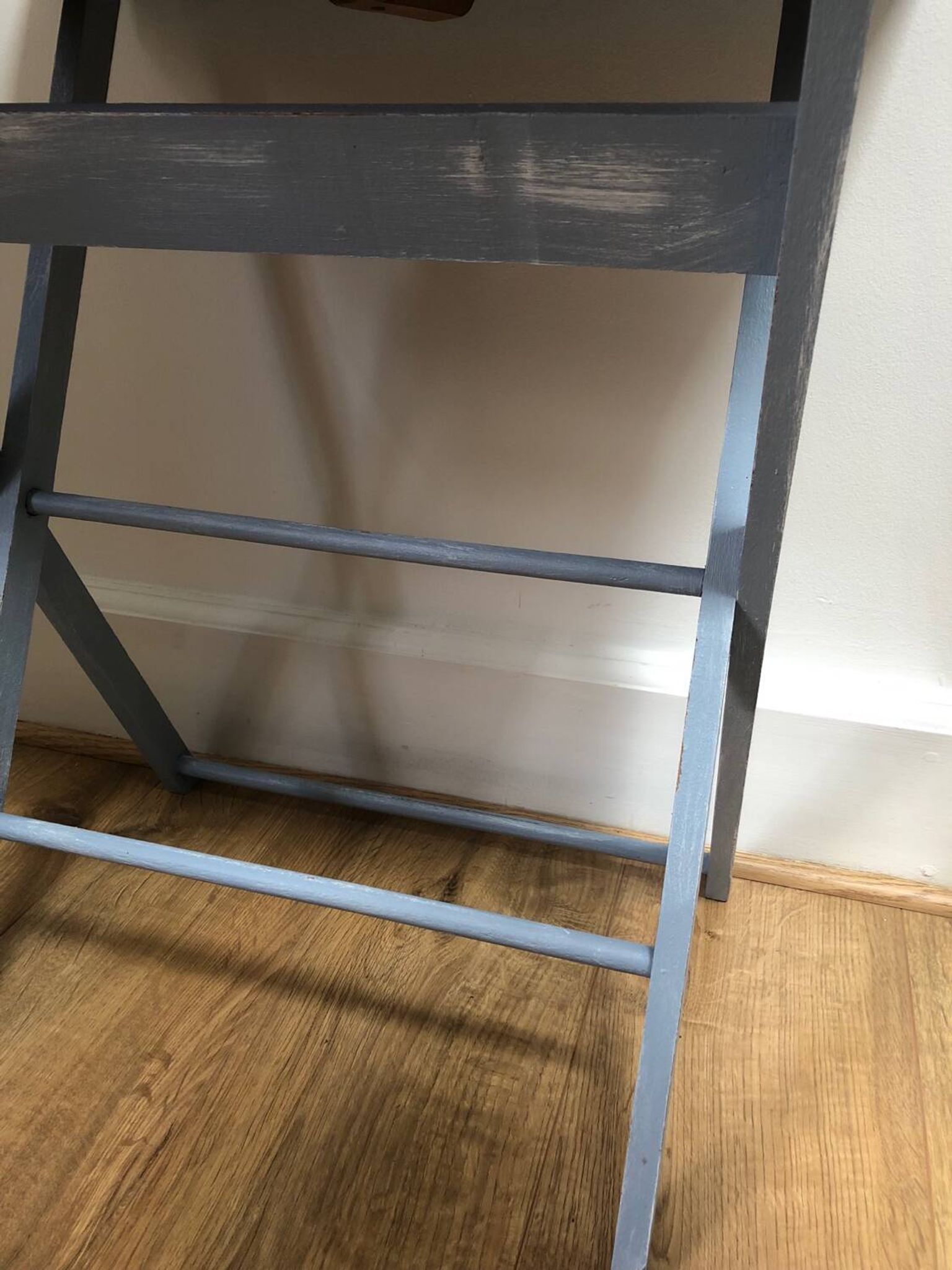Joli pupitre / bureau d’enfant en bois