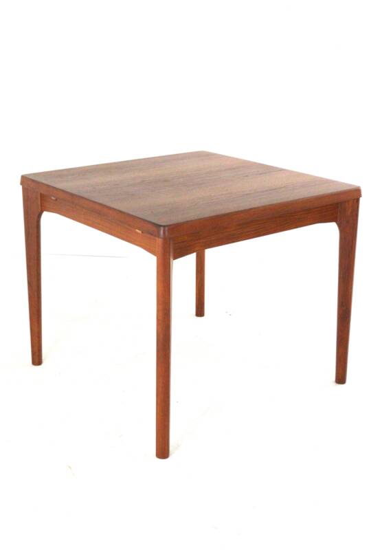 Henning Kjaernulf pour la table à manger carrée extensible Vejle - design danois
