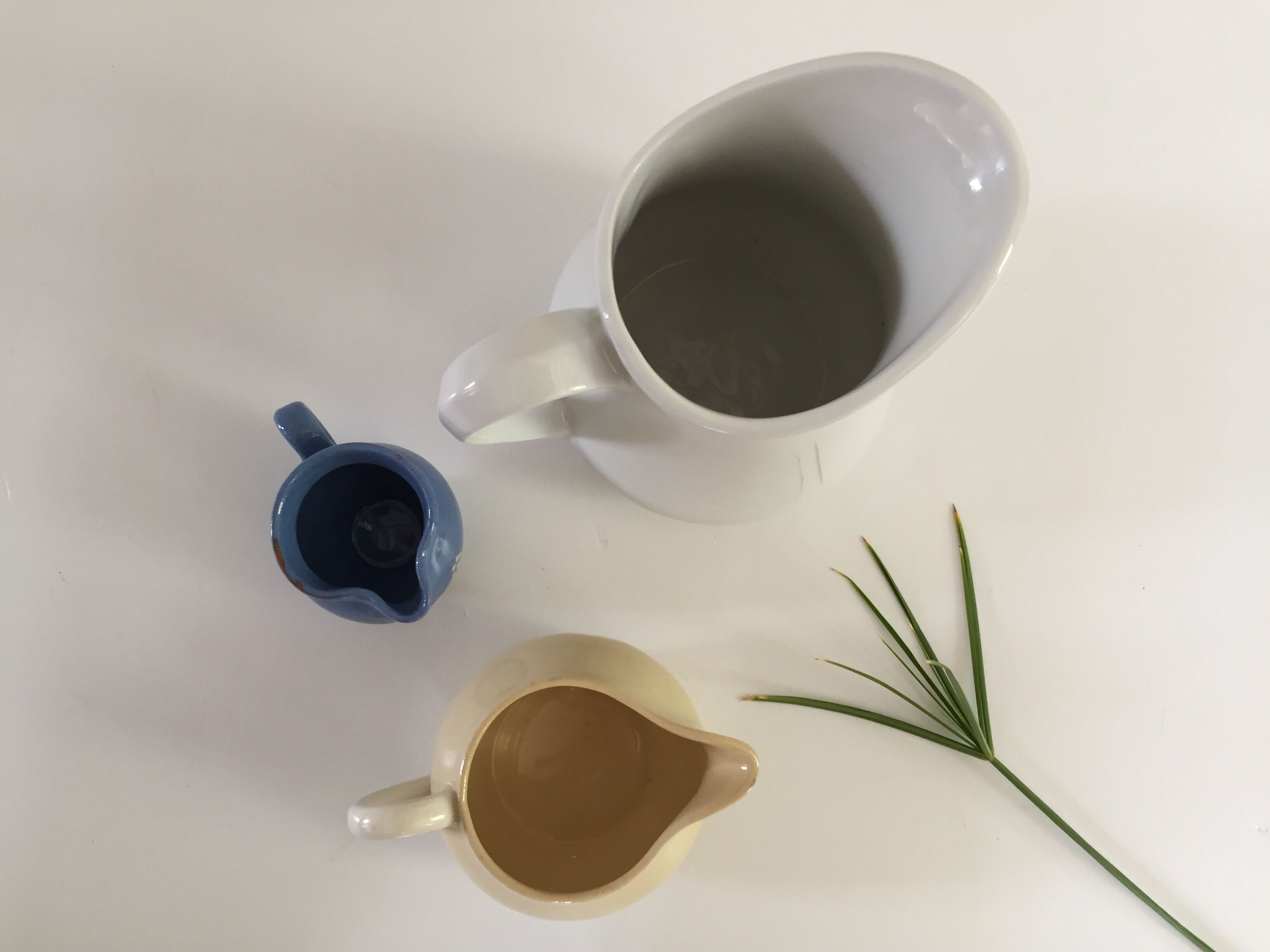Set of 3 vintage pastels ceramic pitchers