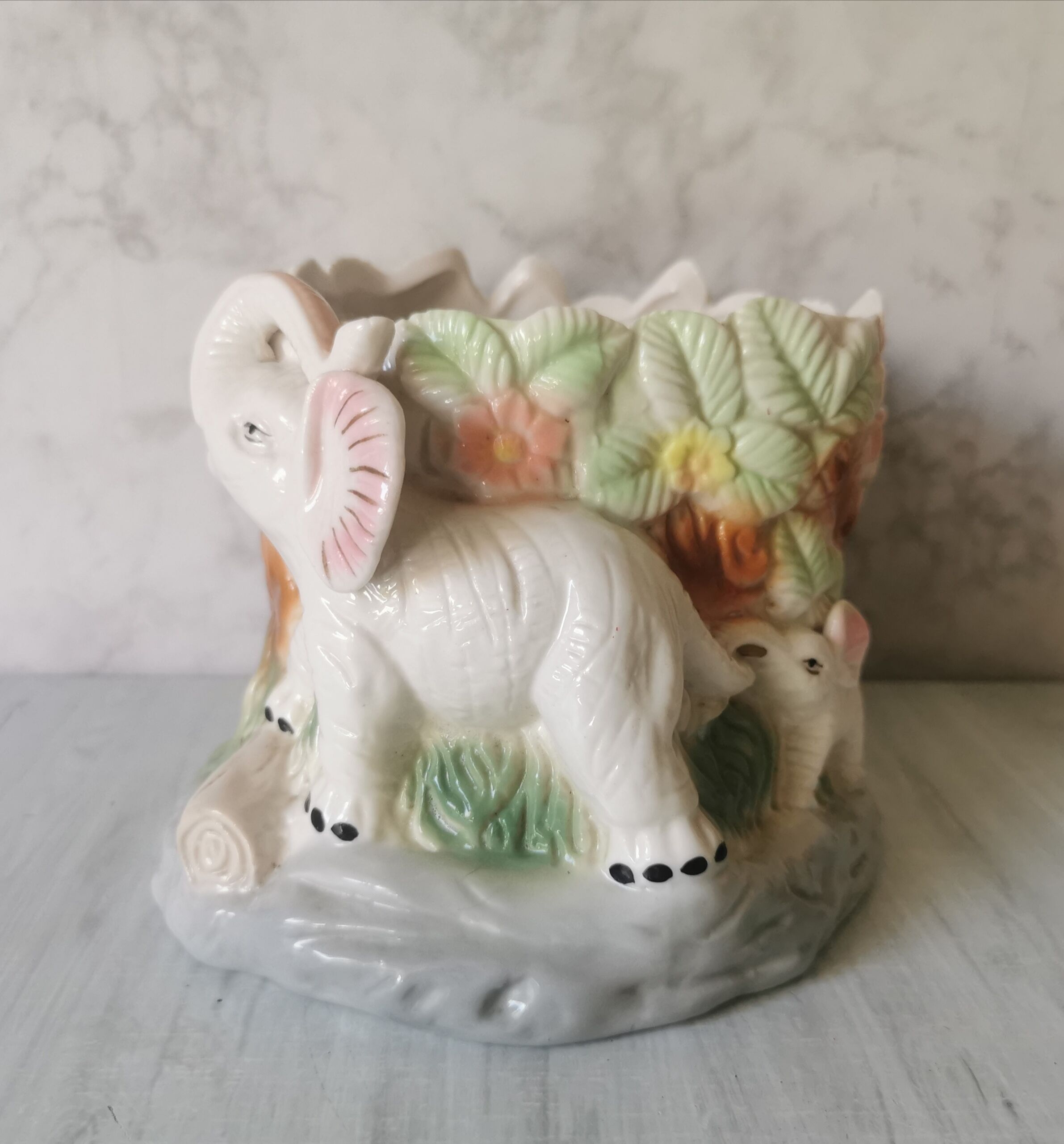 Decorative pot cover Elephants