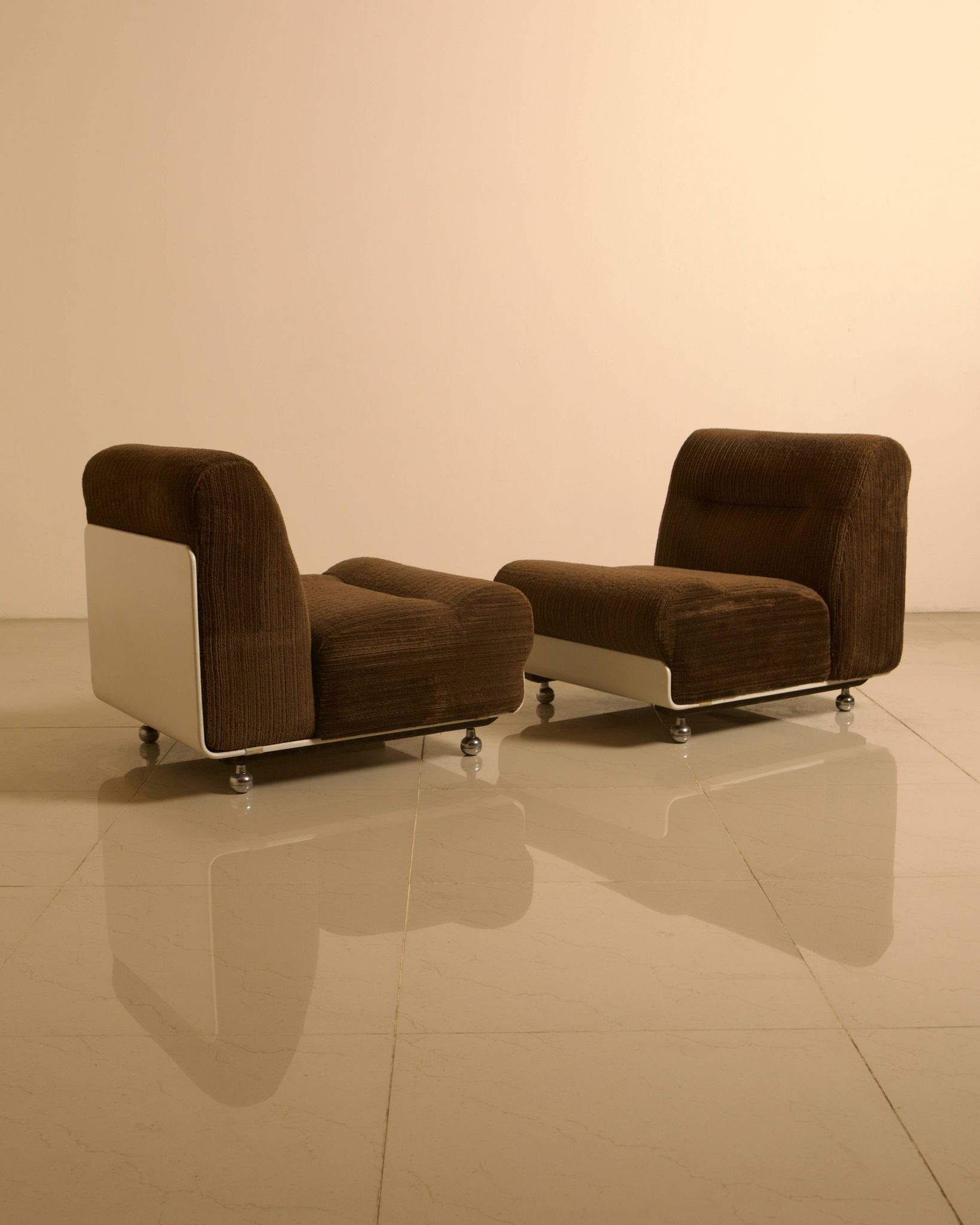 3 chauffeuses "Concha" en velours marron par Jo Otterpohl pour COR