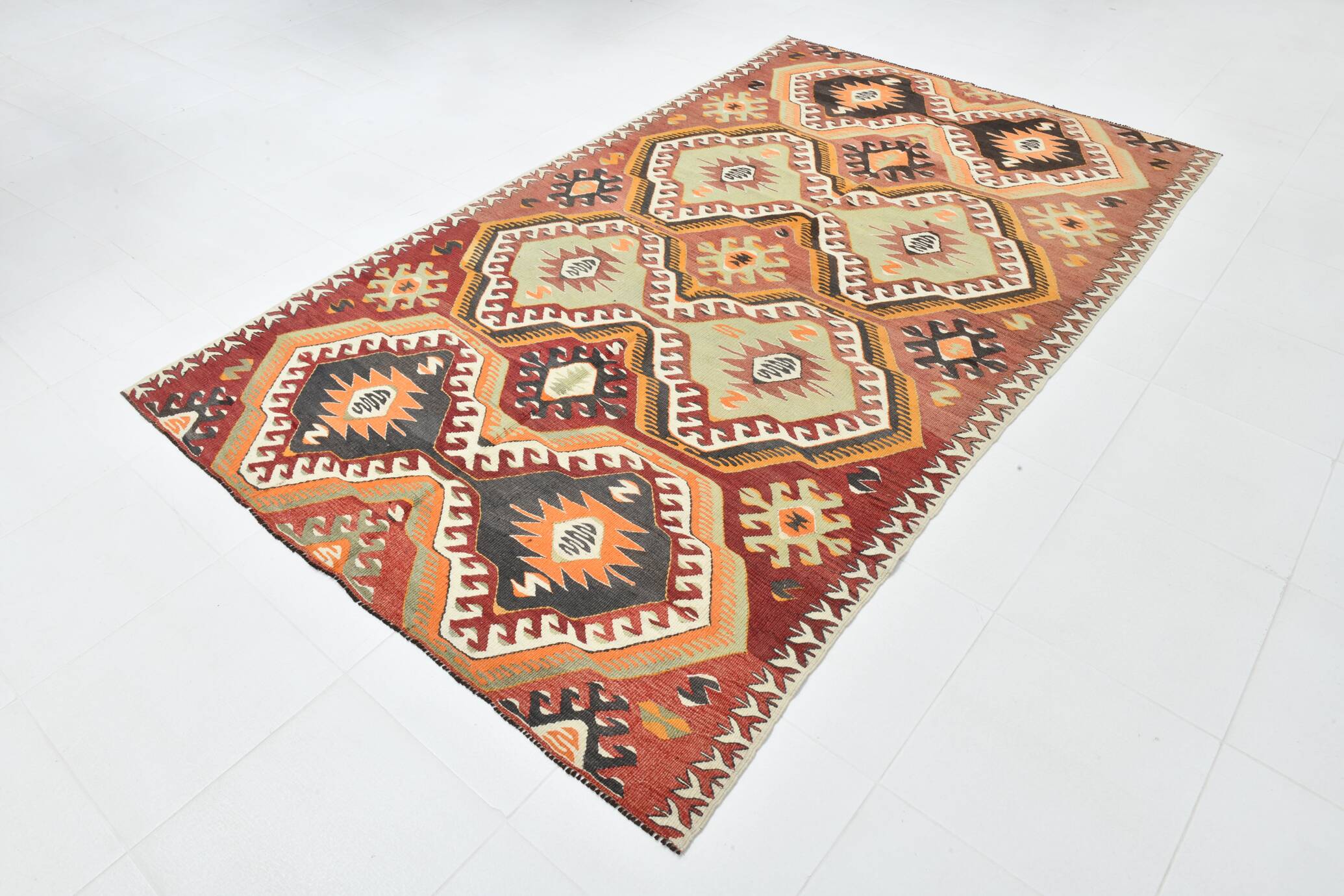 Tapis kilim vintage géométrique fait main – Explosion de motifs ethniques