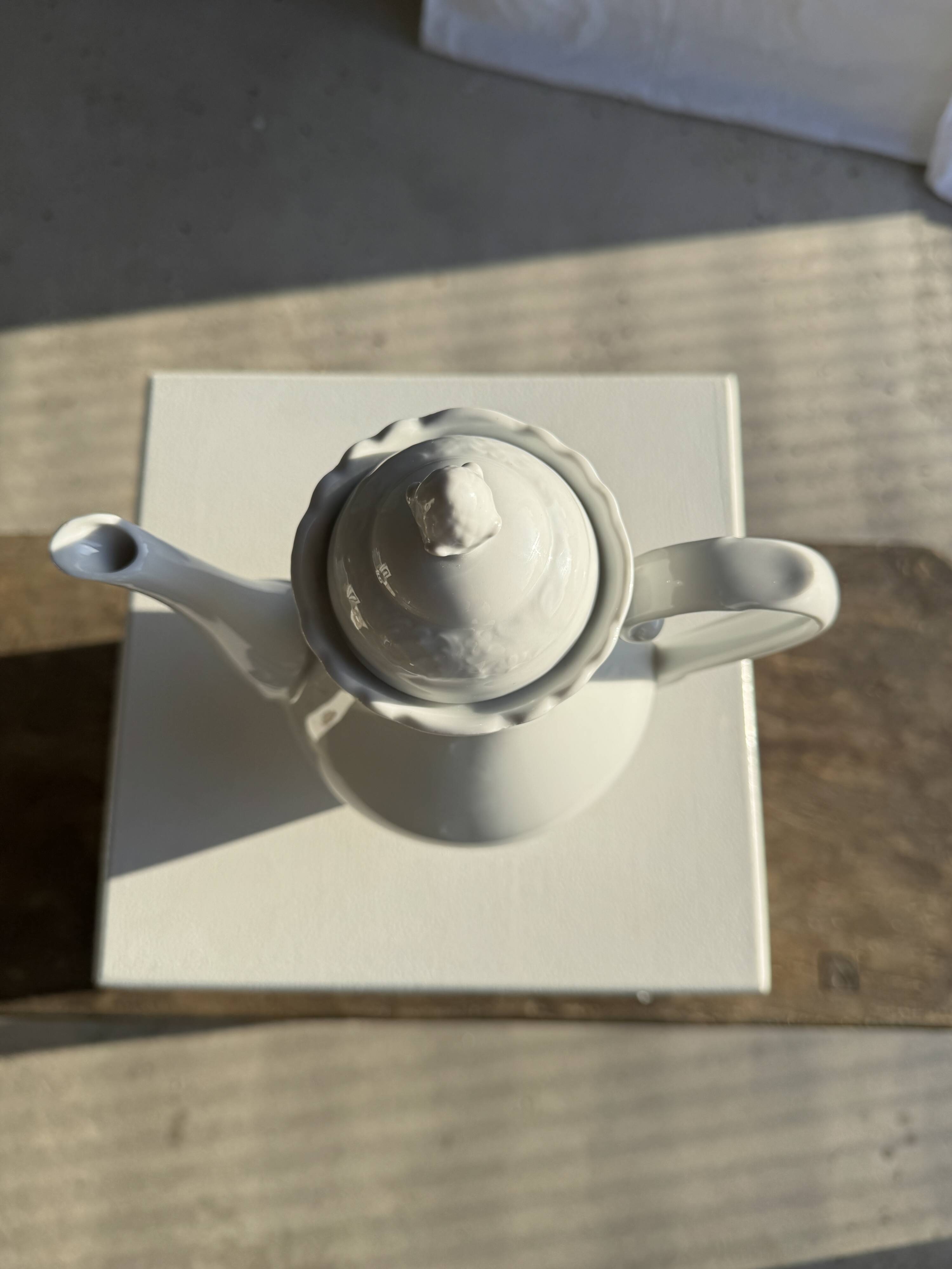 White Bavarian porcelain teapot H27
