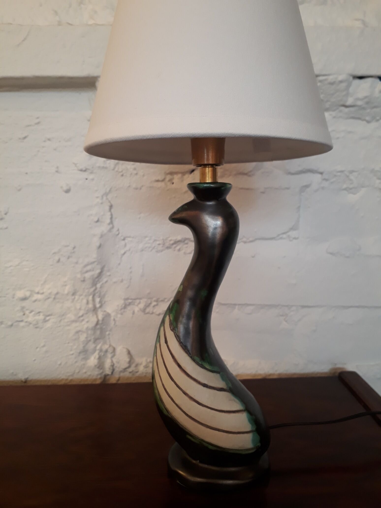 Small ceramic duck lamp