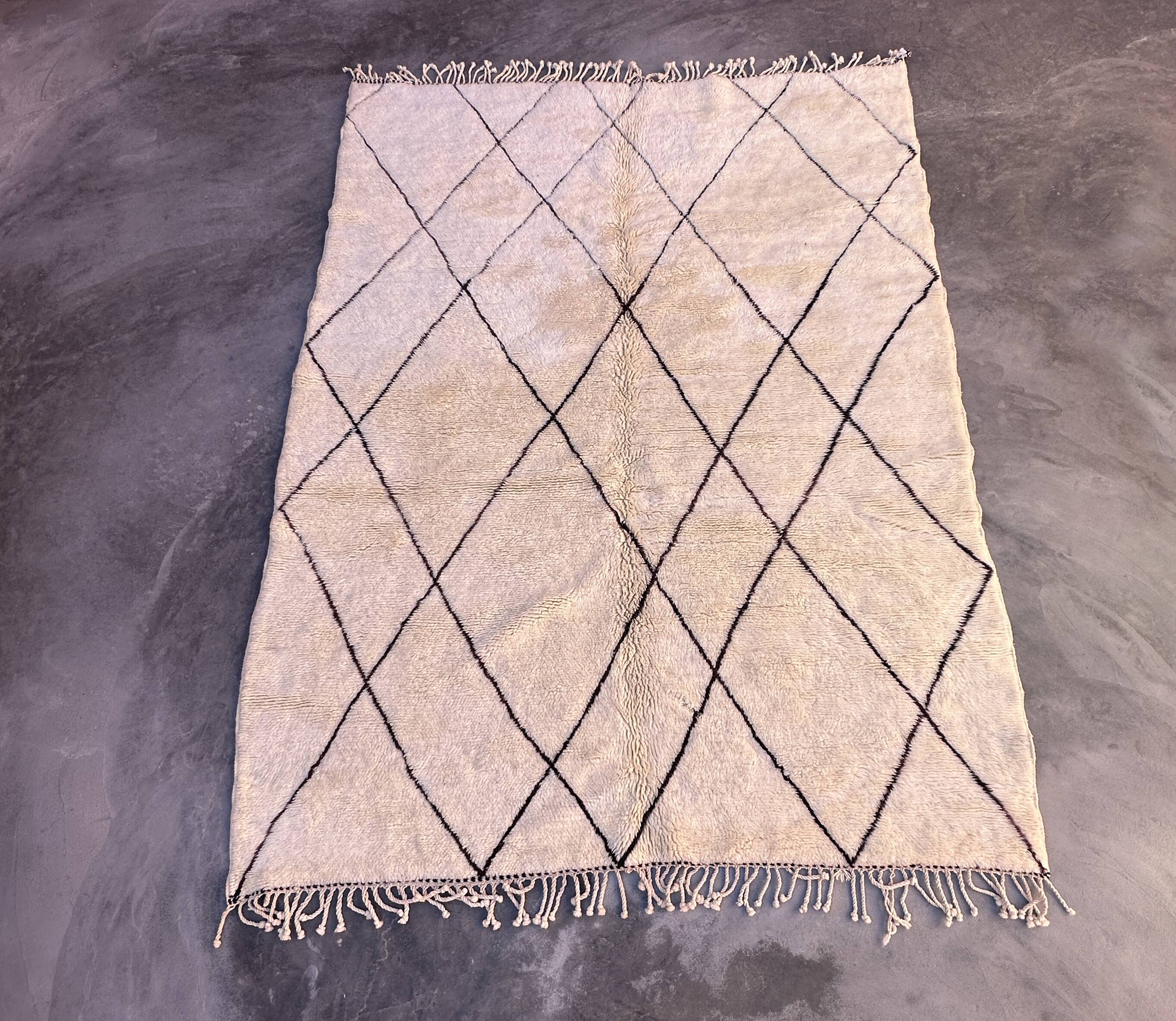 Moroccan rug Beni M'Rirt white - 224 x 294 cm