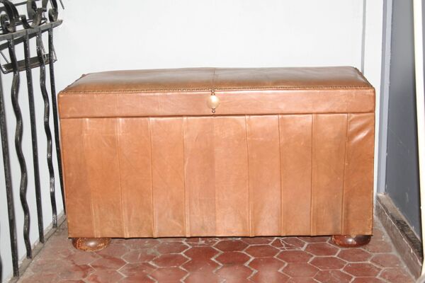 Malle, banc coffre en cuir marron