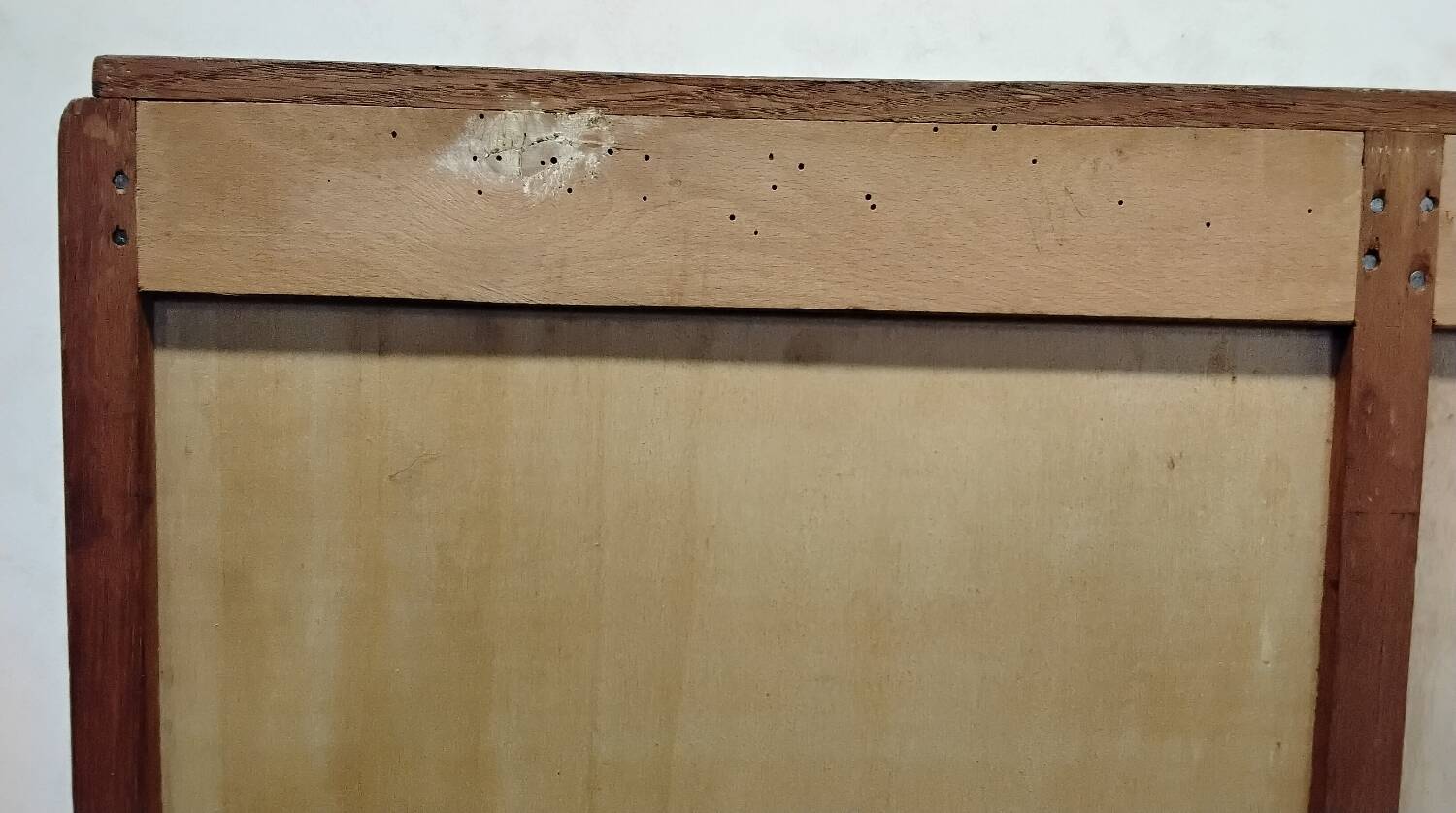 Double curtain cabinet