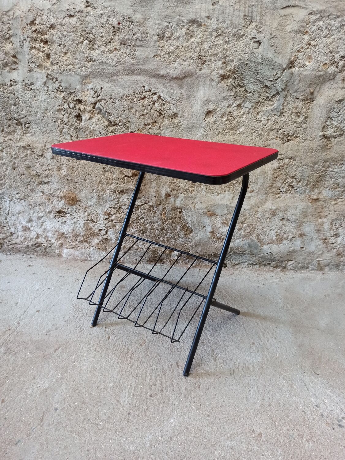 Table porte revue 1950 rouge et noire