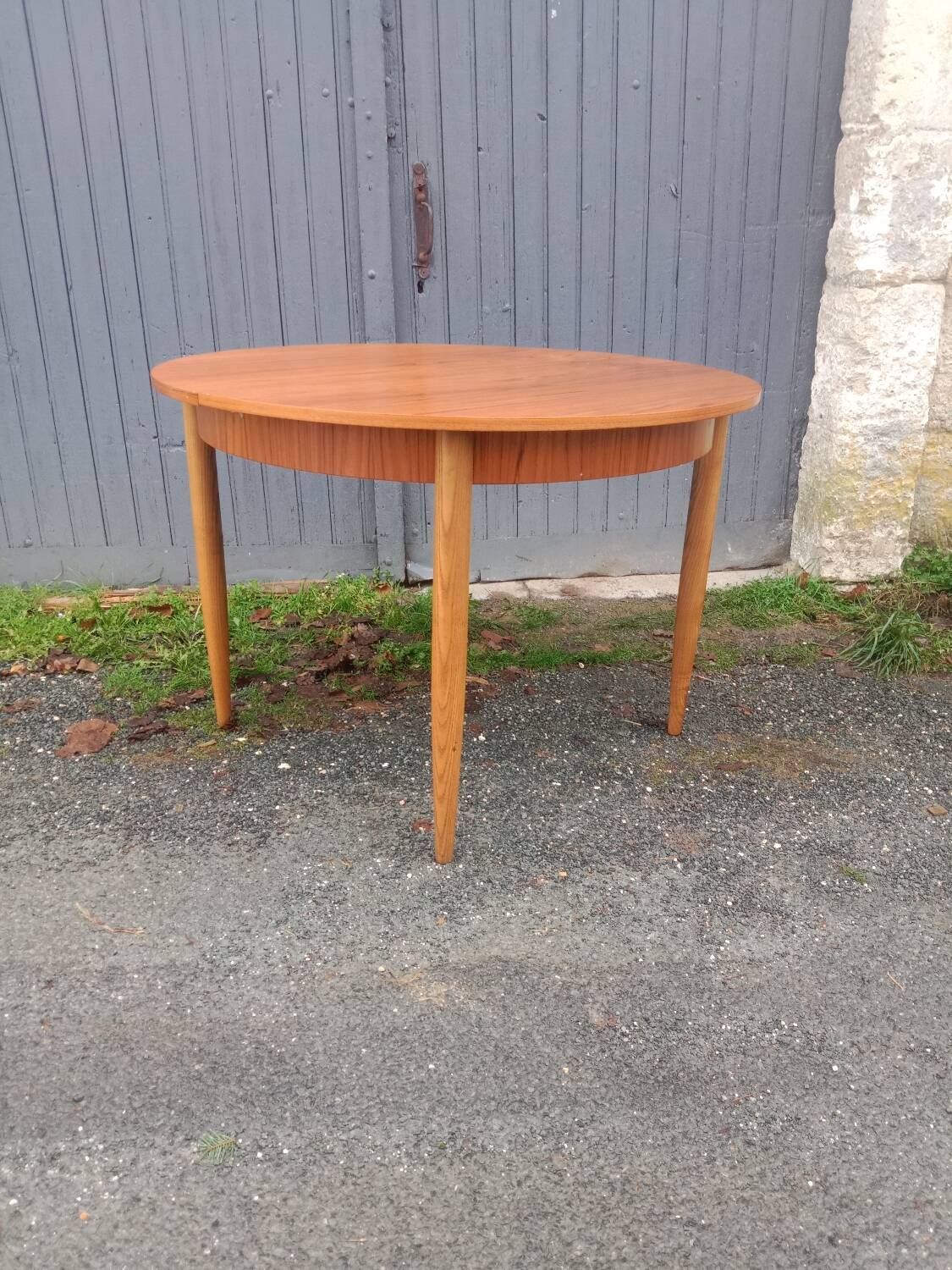 Extendable Scandinavian table