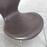 Set of 4 'Series 7' chairs in leather by Arne Jacobsen for Fritz Hansen, 1955