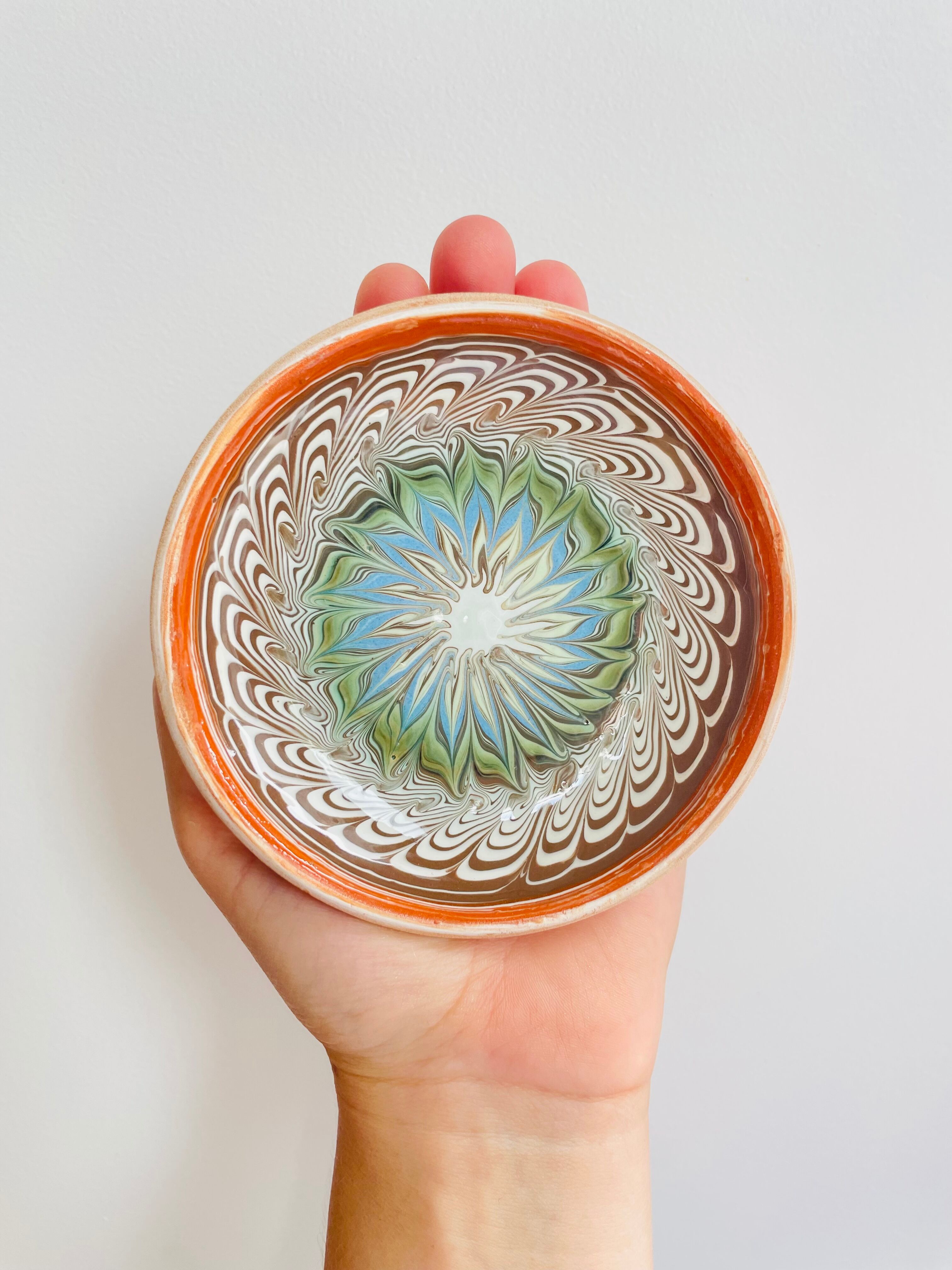 Romanian handicraft ceramic plate