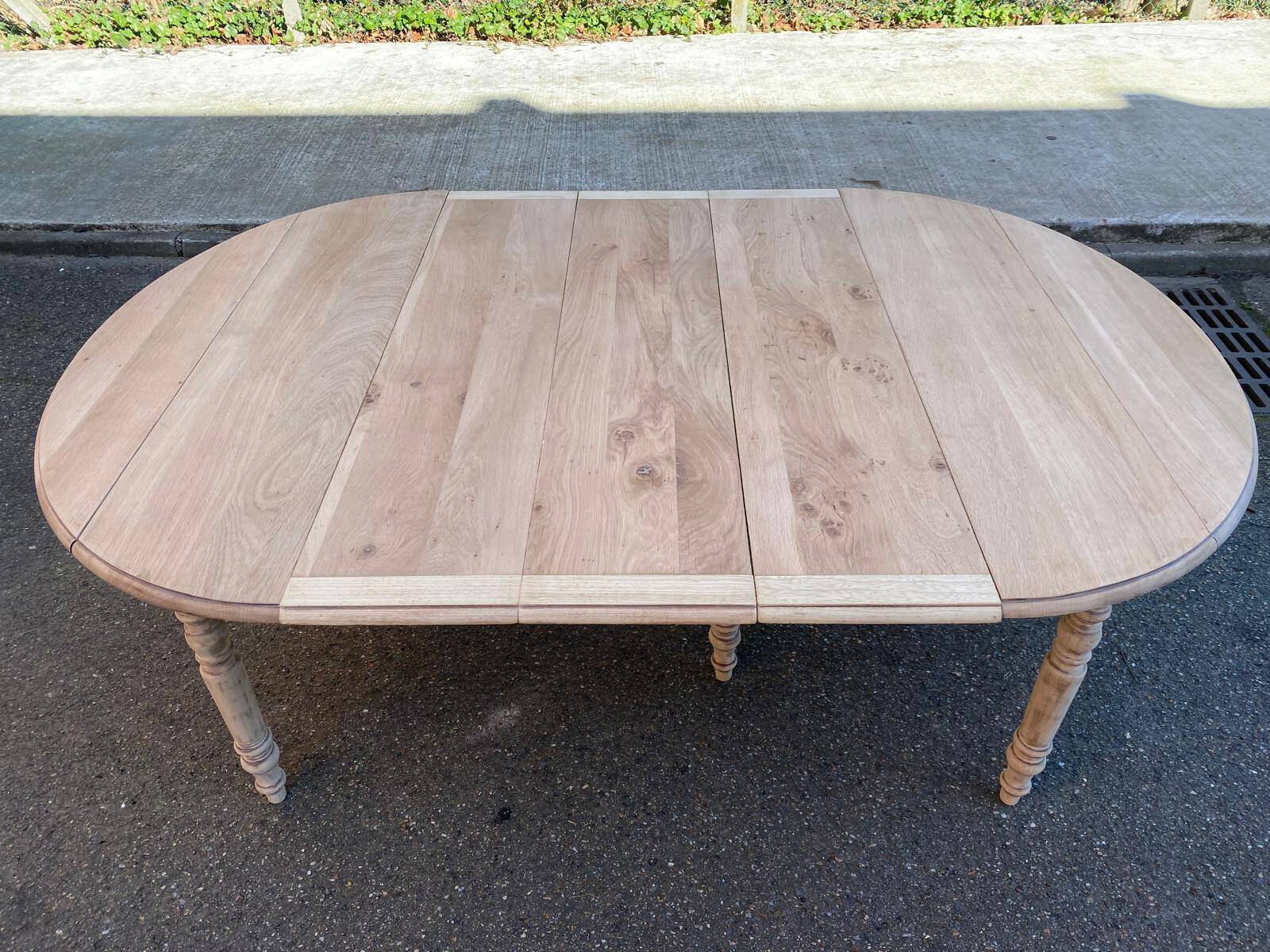 Louis Philippe round extendable dining table with renovated leaves and 4 extensions.