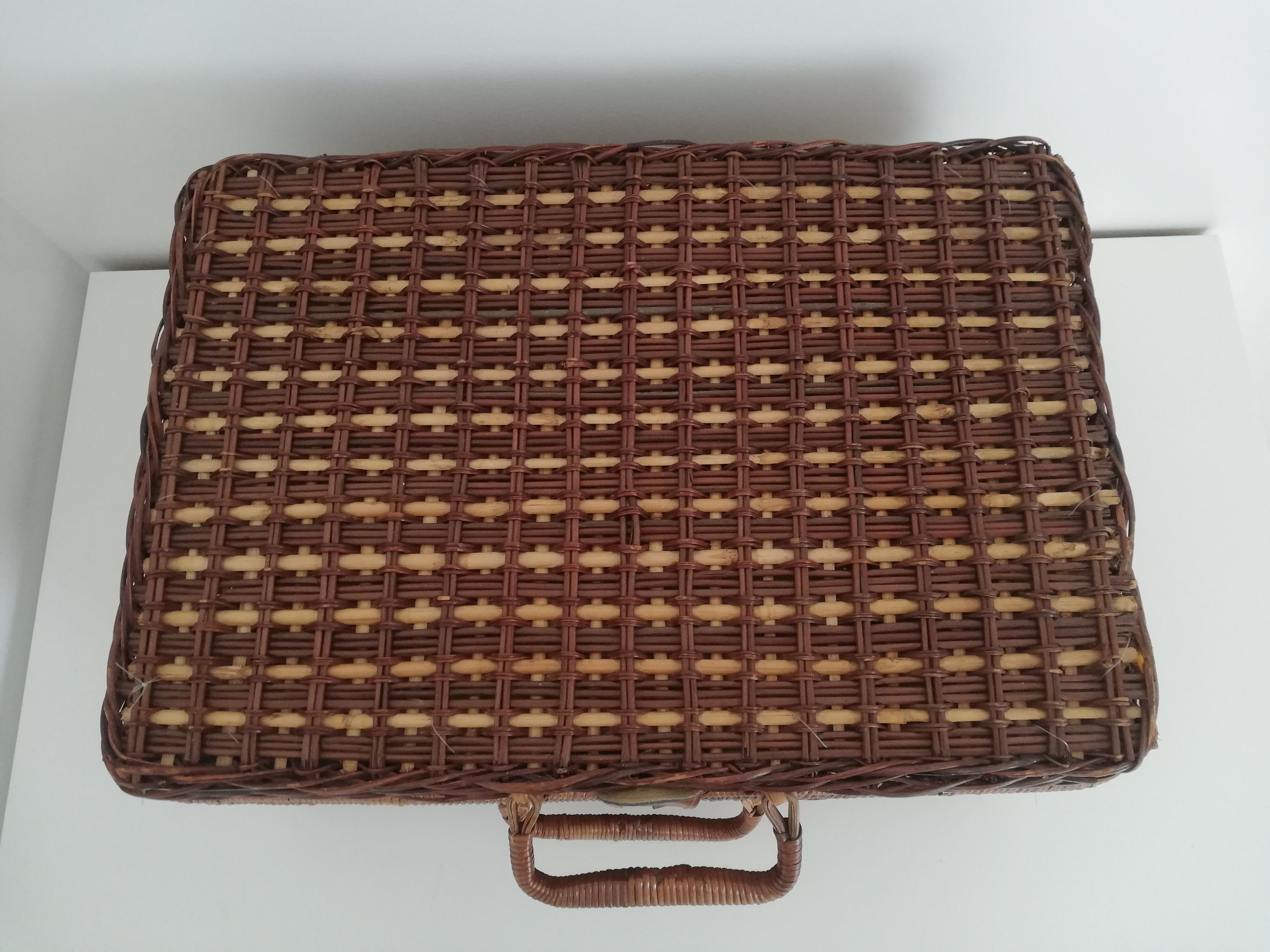 Vintage wicker pic-nic suitcase