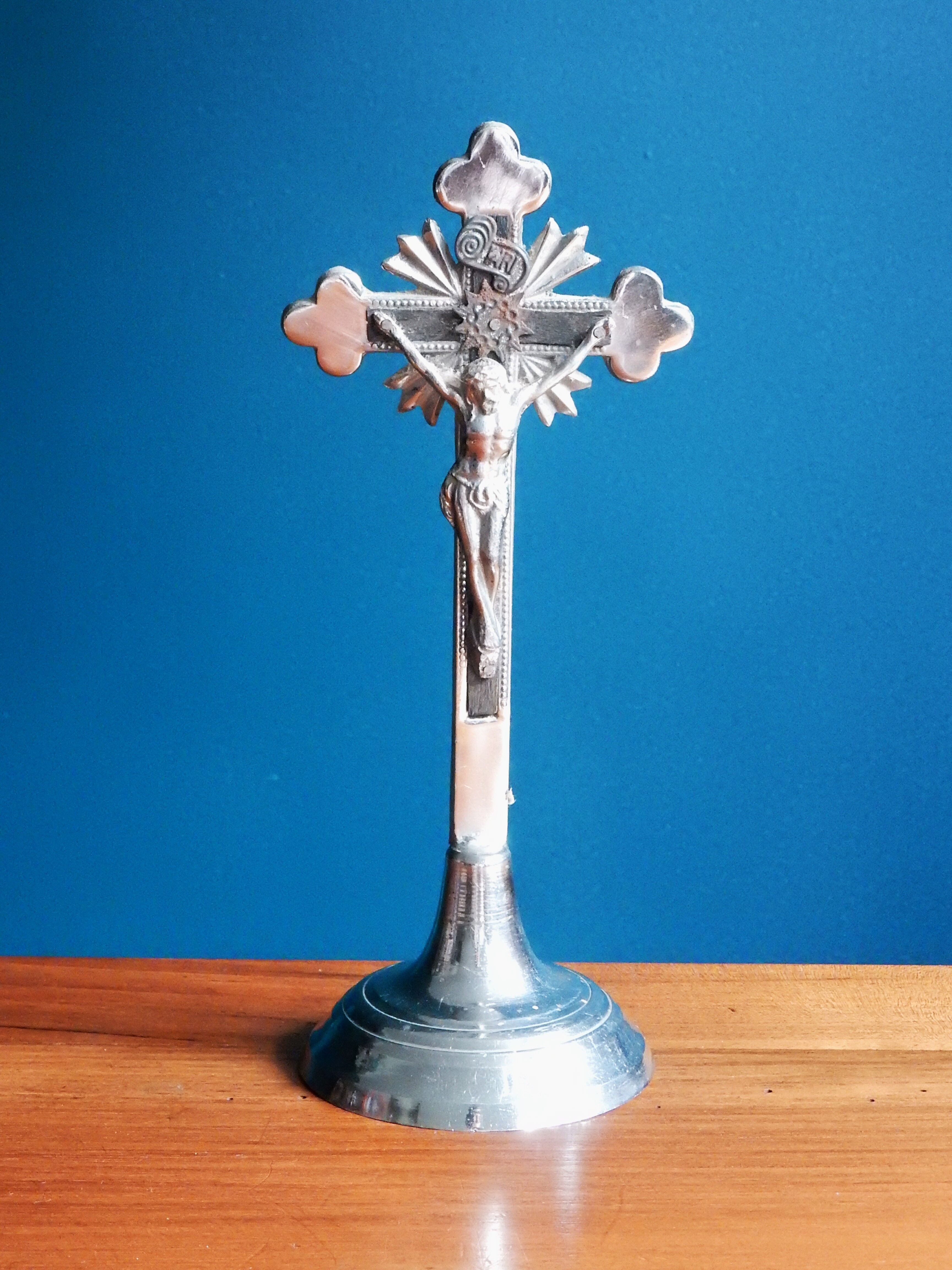 Metal table altar crucifix