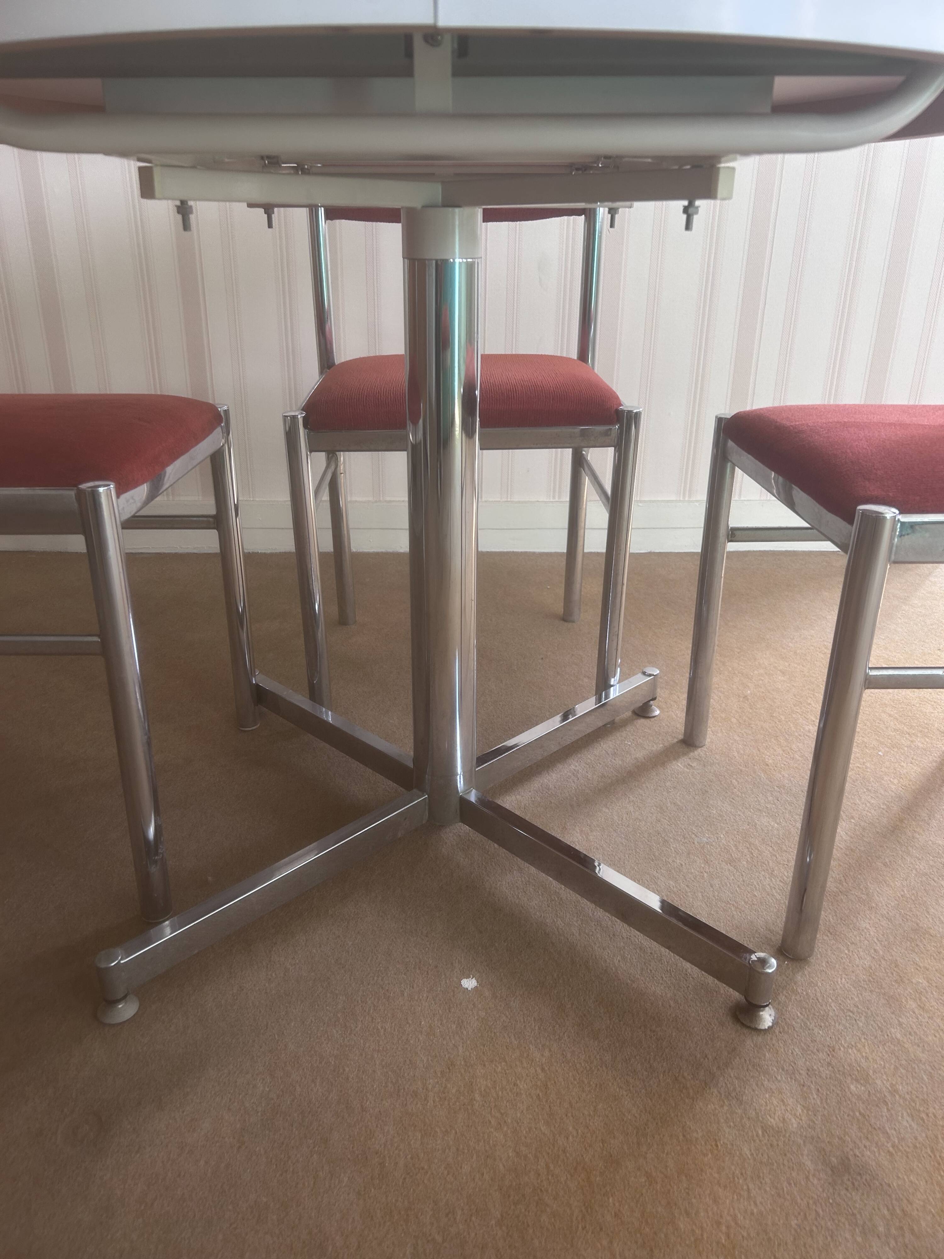 Vintage 1970s table and 4 chairs set.