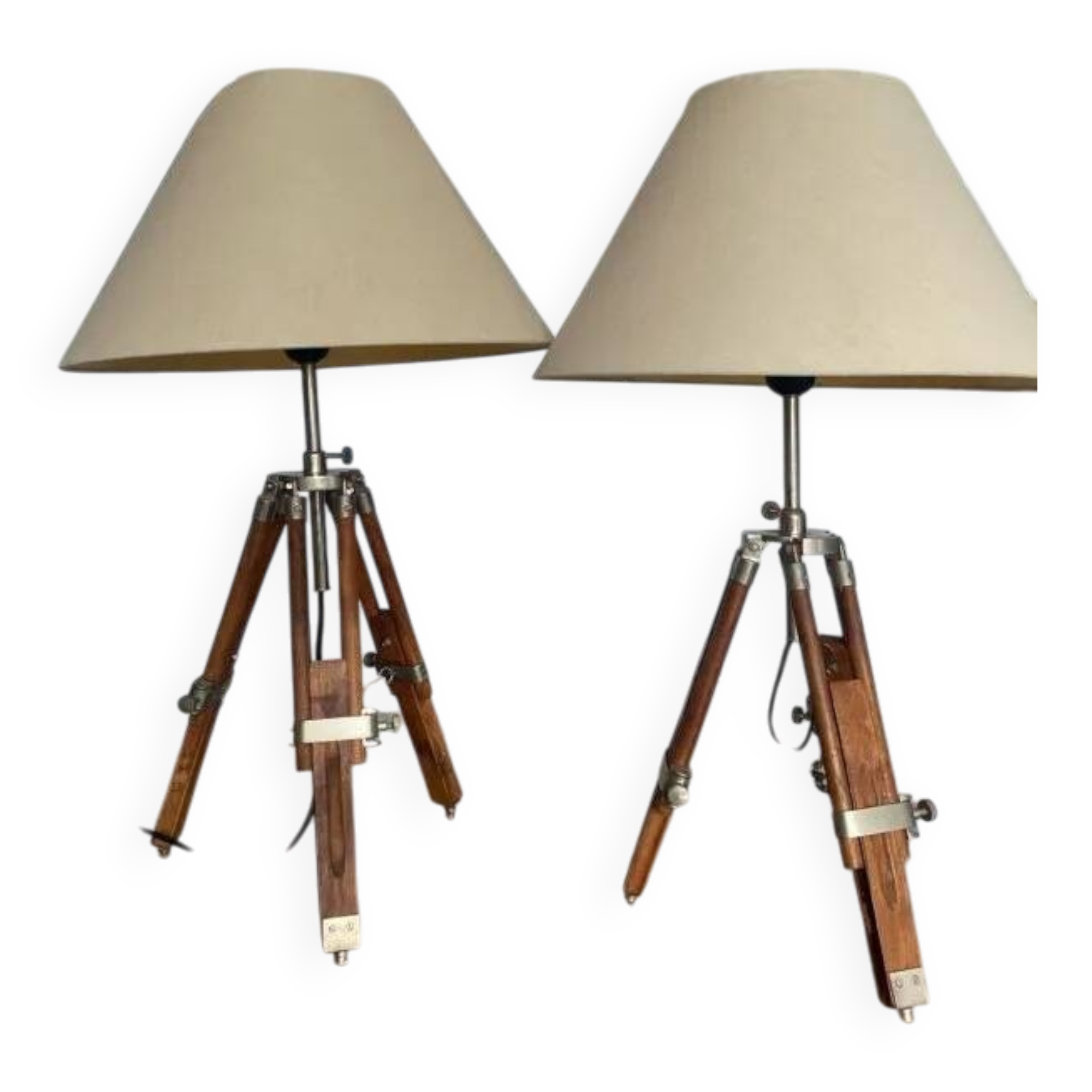 2 adjustable lamps on vintage tripods