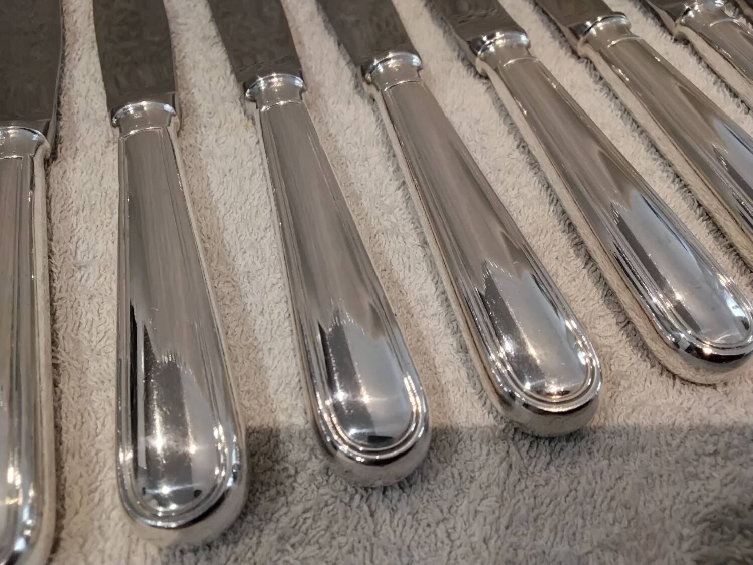 12 silver-plated table knives by Christofle, Albi pattern