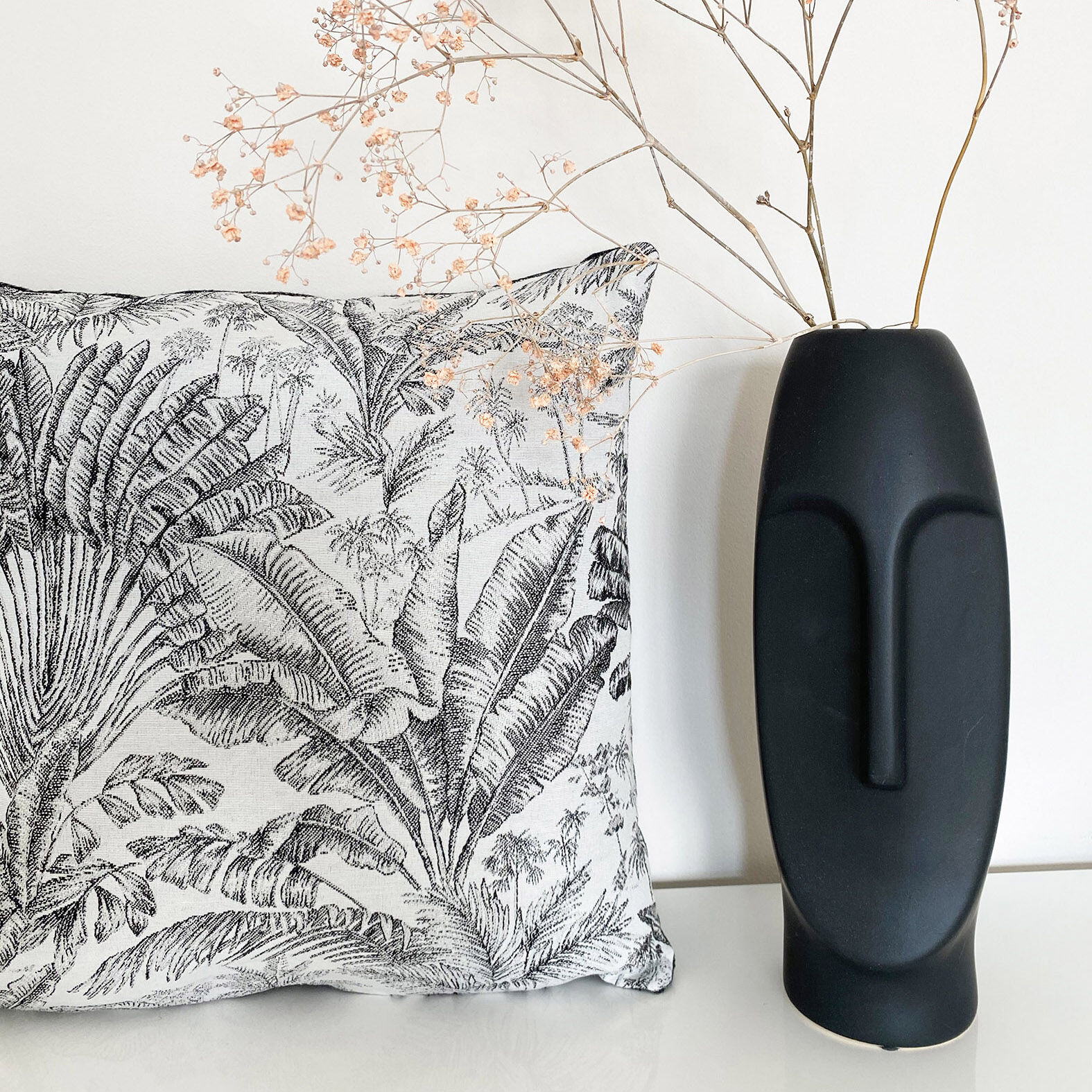 Jungle cushion - tropical motifs