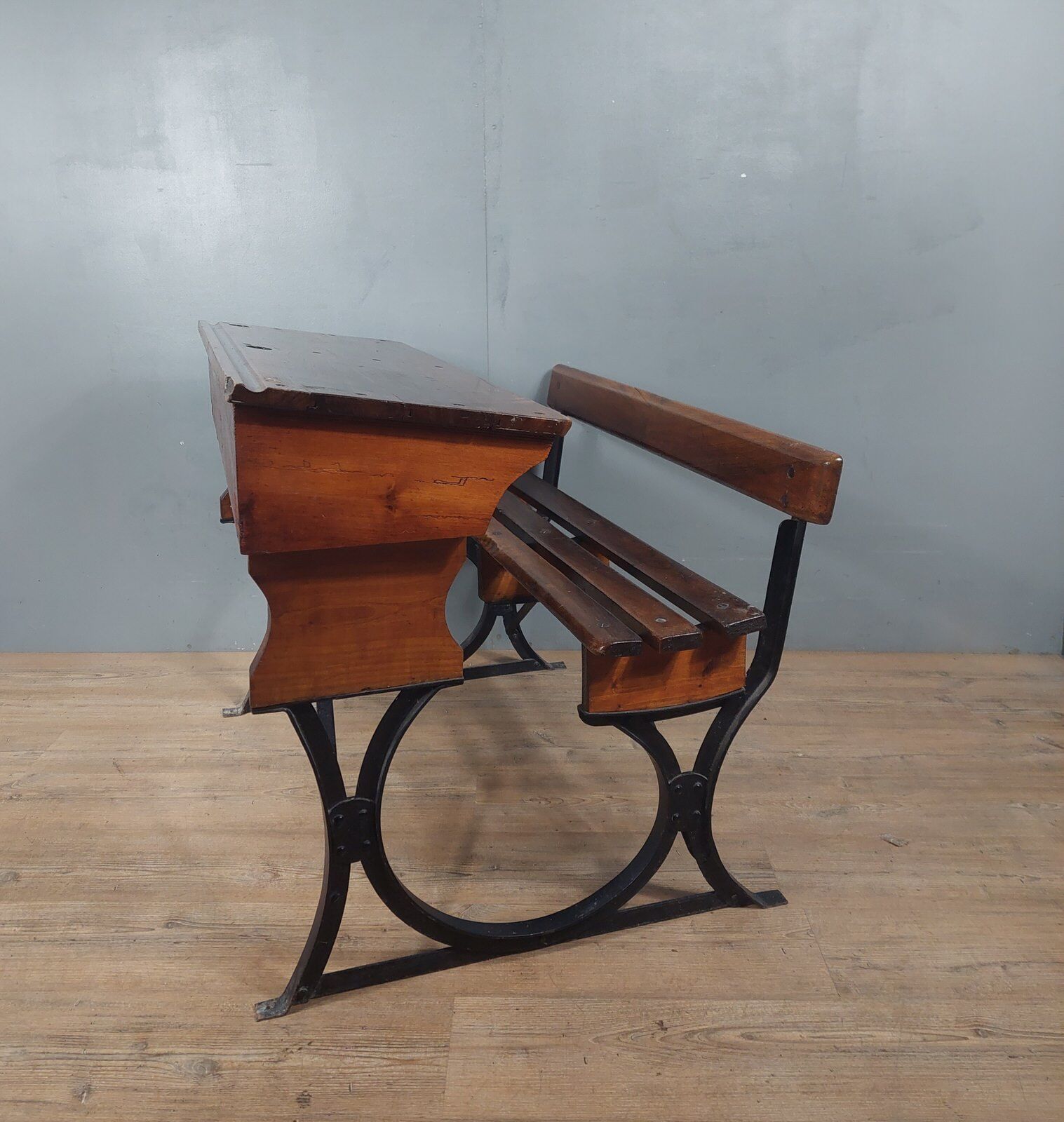 Double school desk called “lectern”