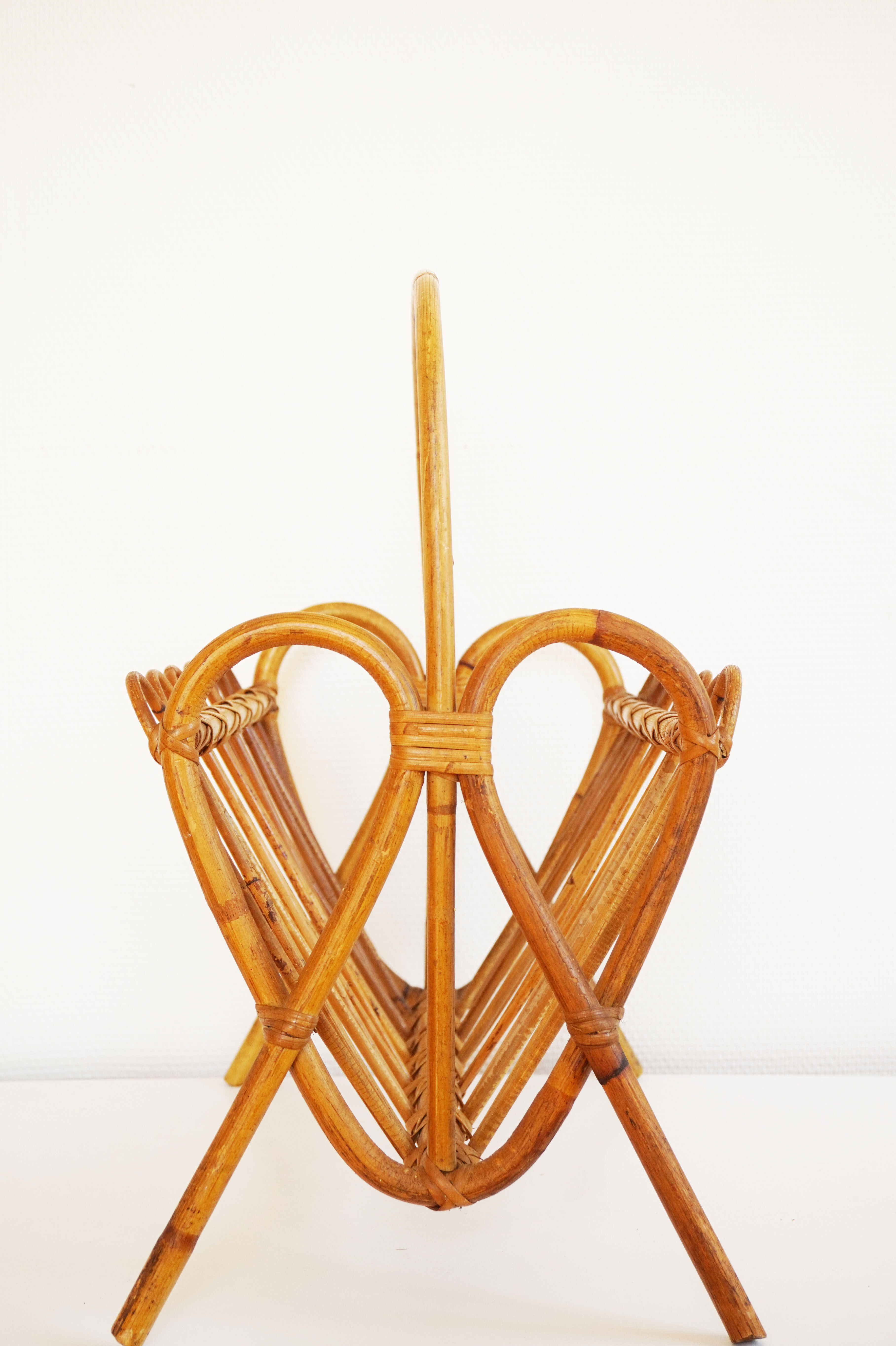 Magazine rack vintage rattan