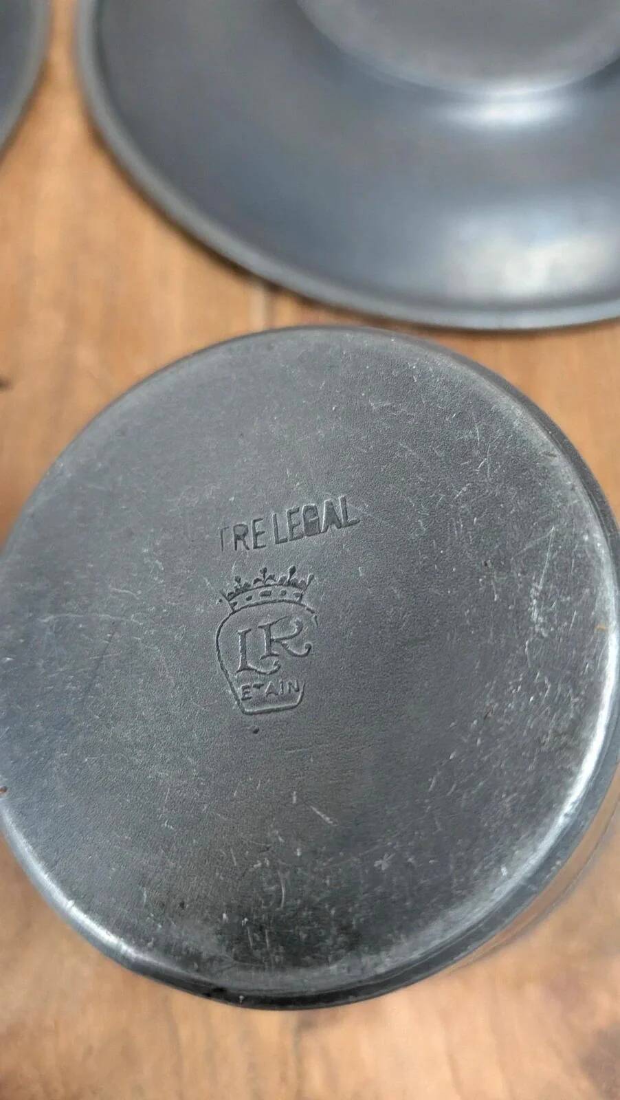 Tin lot – teapot, milk jug & duo of cups/saucers