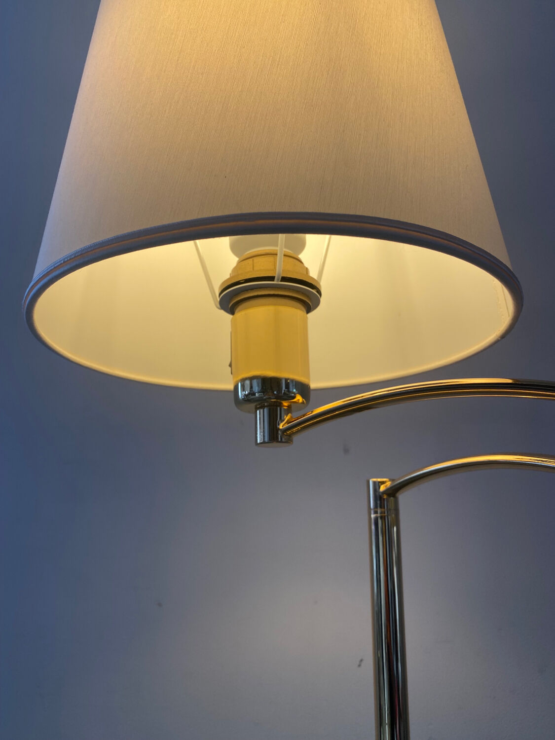 Vintage e-reader lamp from the 70s
