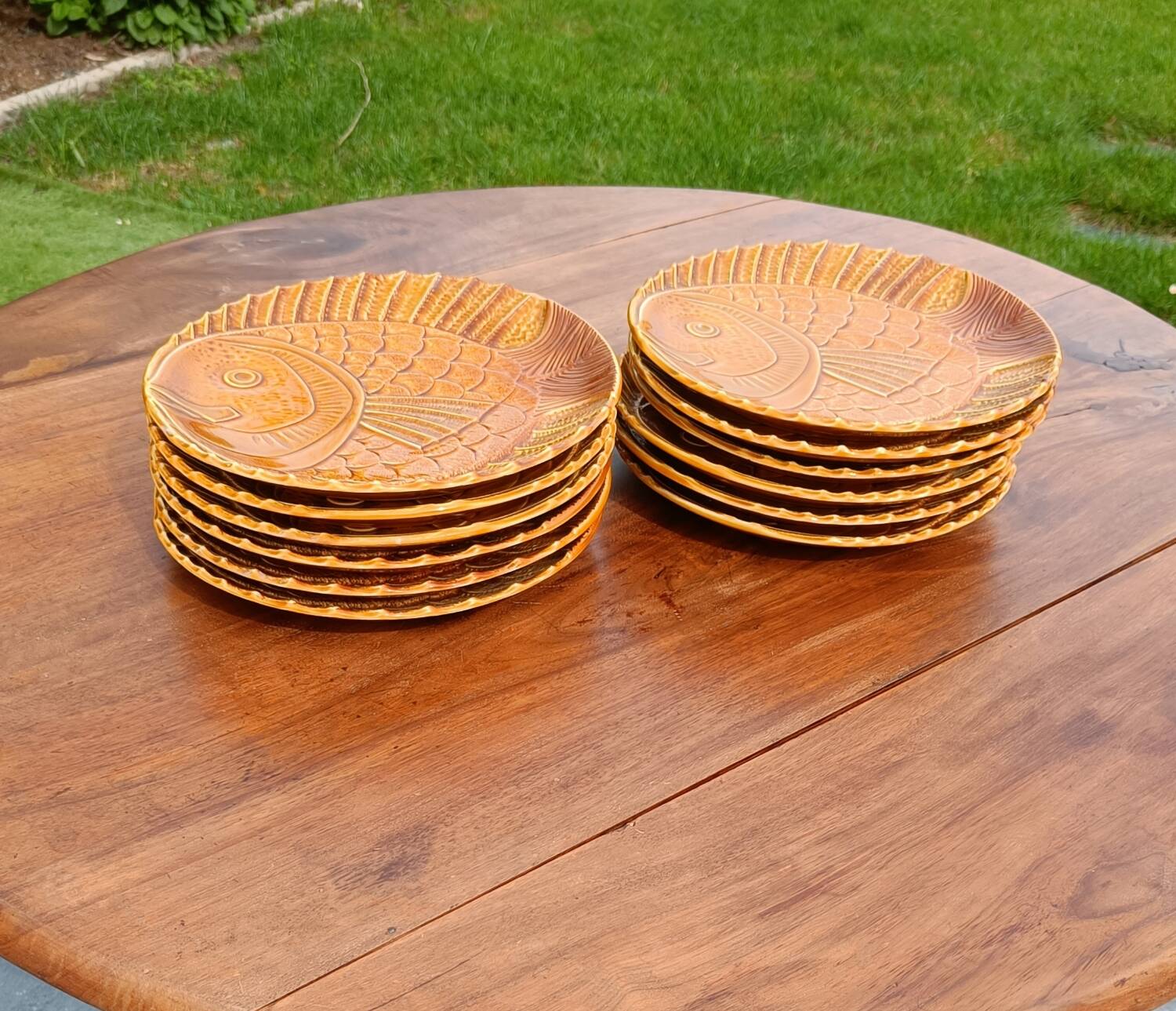 Service of 12 fish barbotine plates – antique faience from Sarreguemines