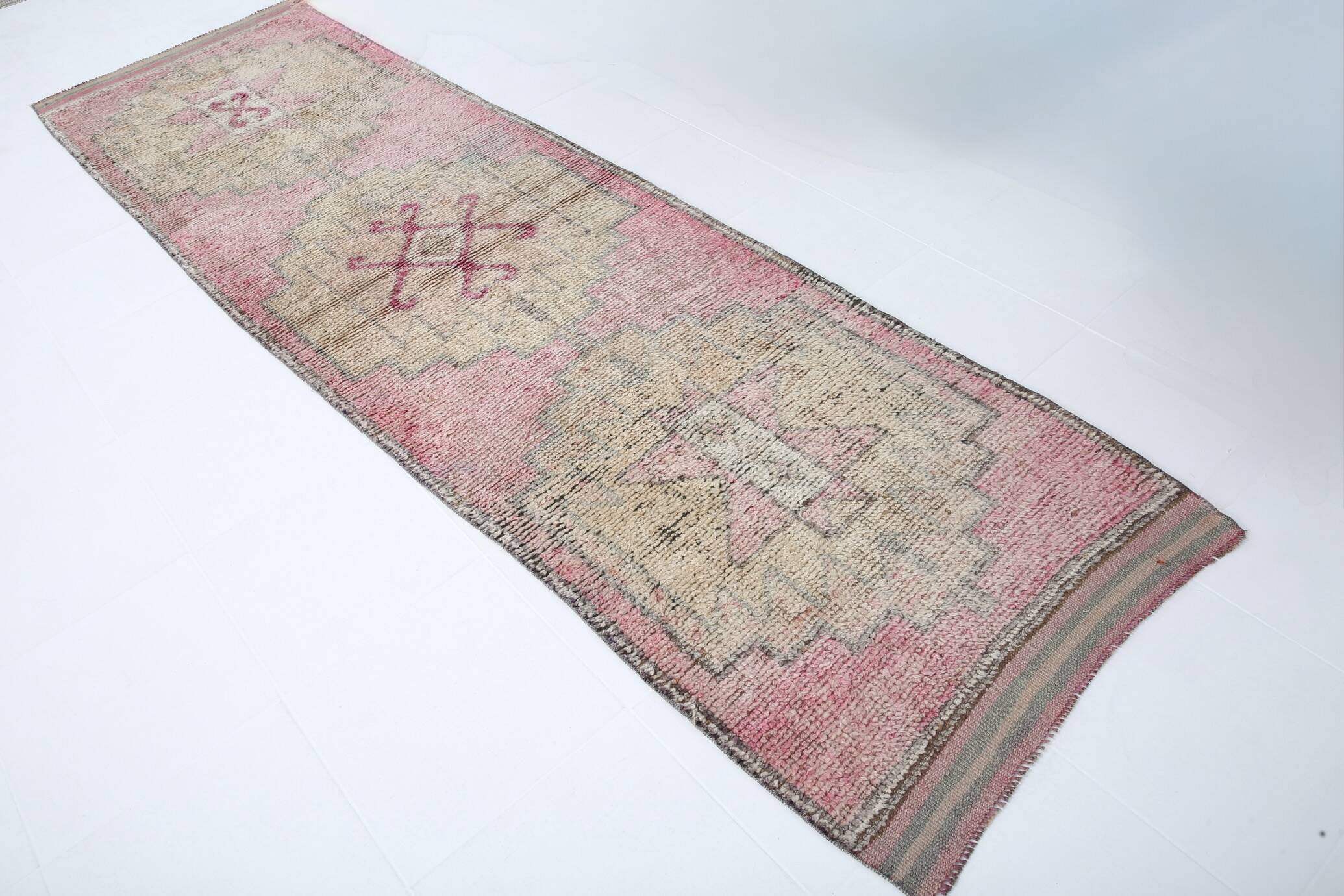 Tapis de couloir Oushak rose pâle