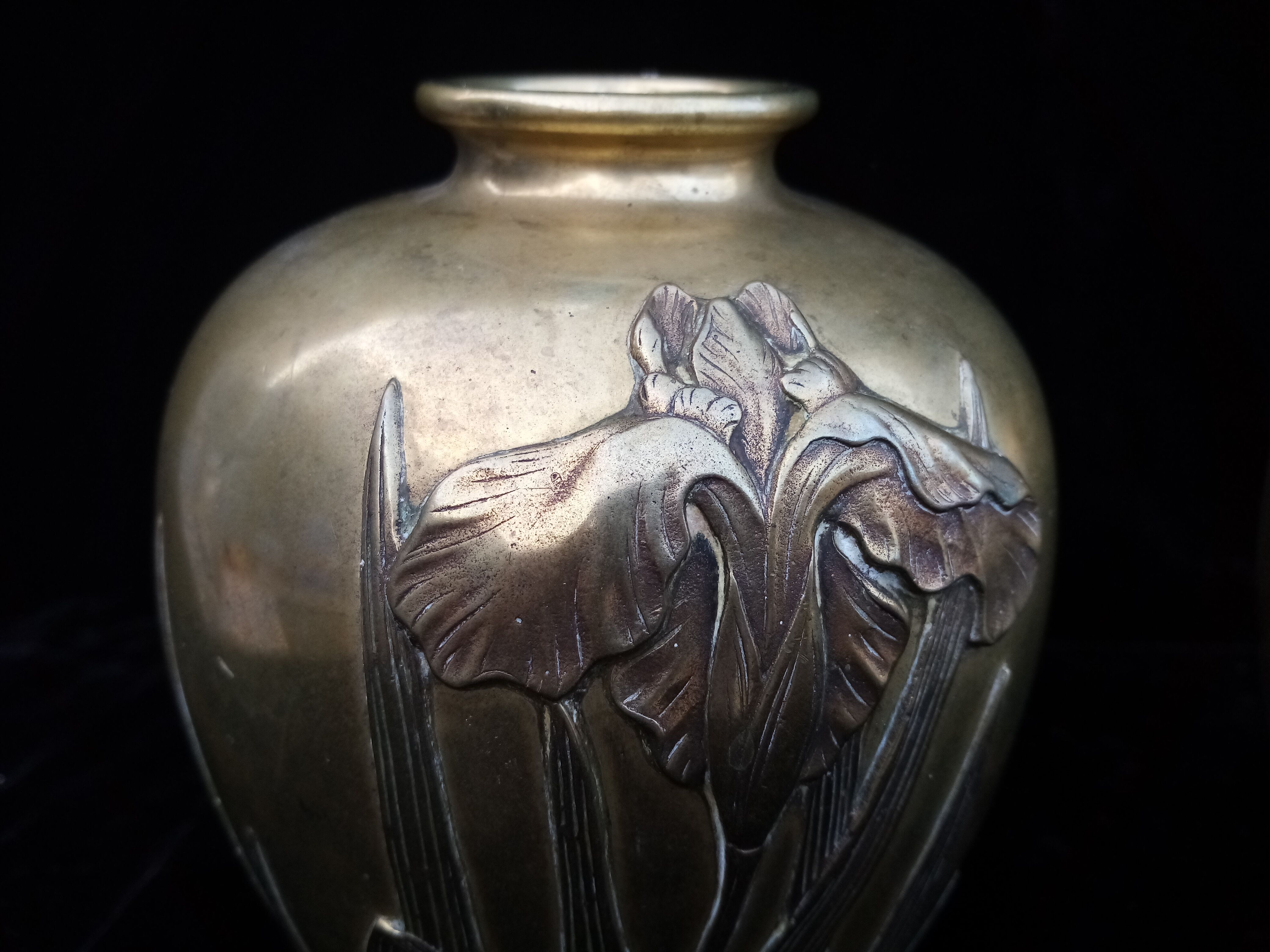 Pair of vase decoration of japanese iris