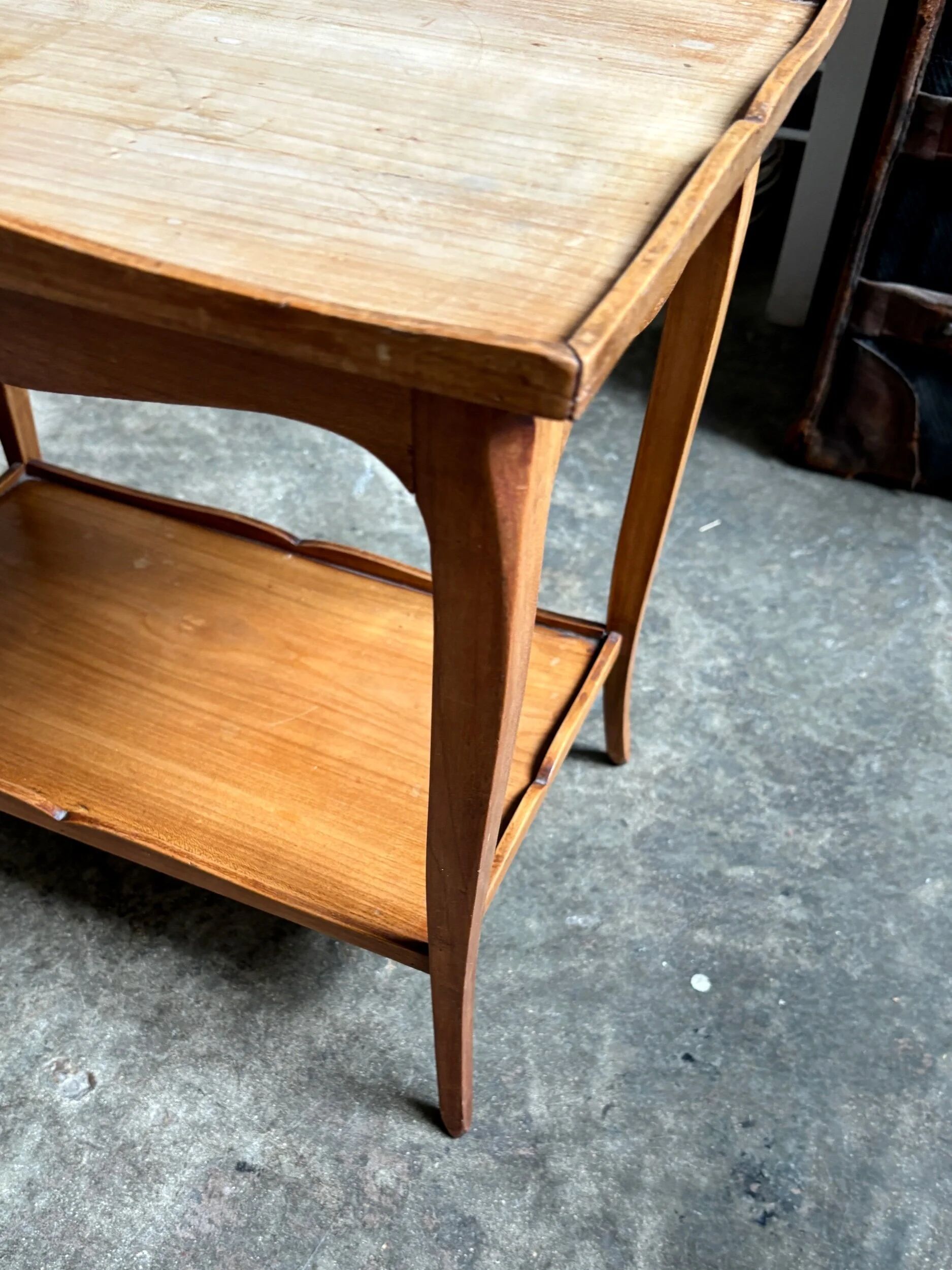 Coffee table, side table in light wood with saber legs.