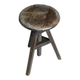 Tabouret tripode à vis réglable