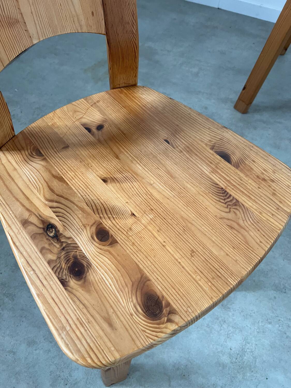 French design pine table and chair set from the 70s brutalist vintage arcs