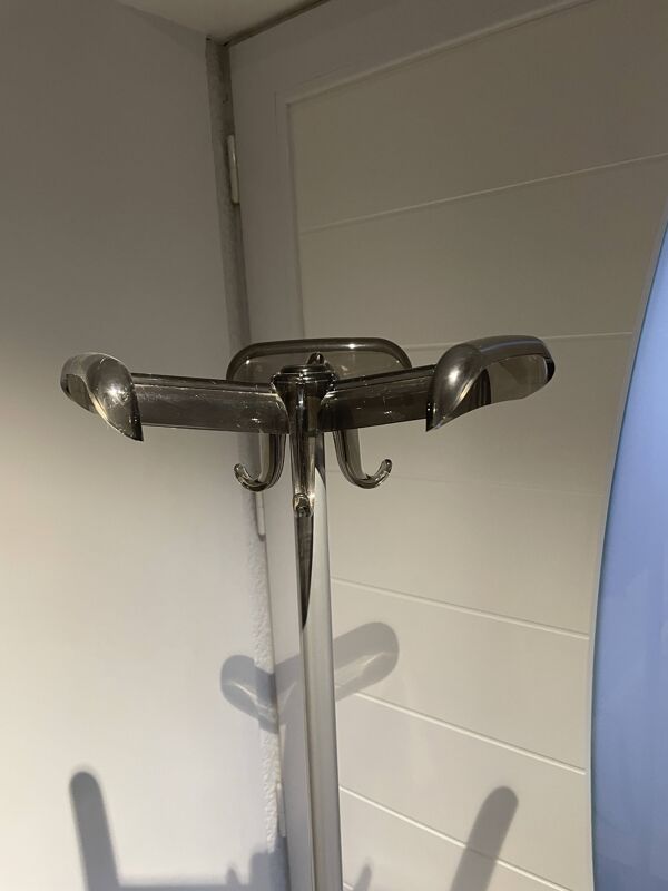 Porte-manteau design “togo” – enzo mari pour magis (repris par kartell)