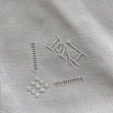 Set of embroidered towels from Silaos