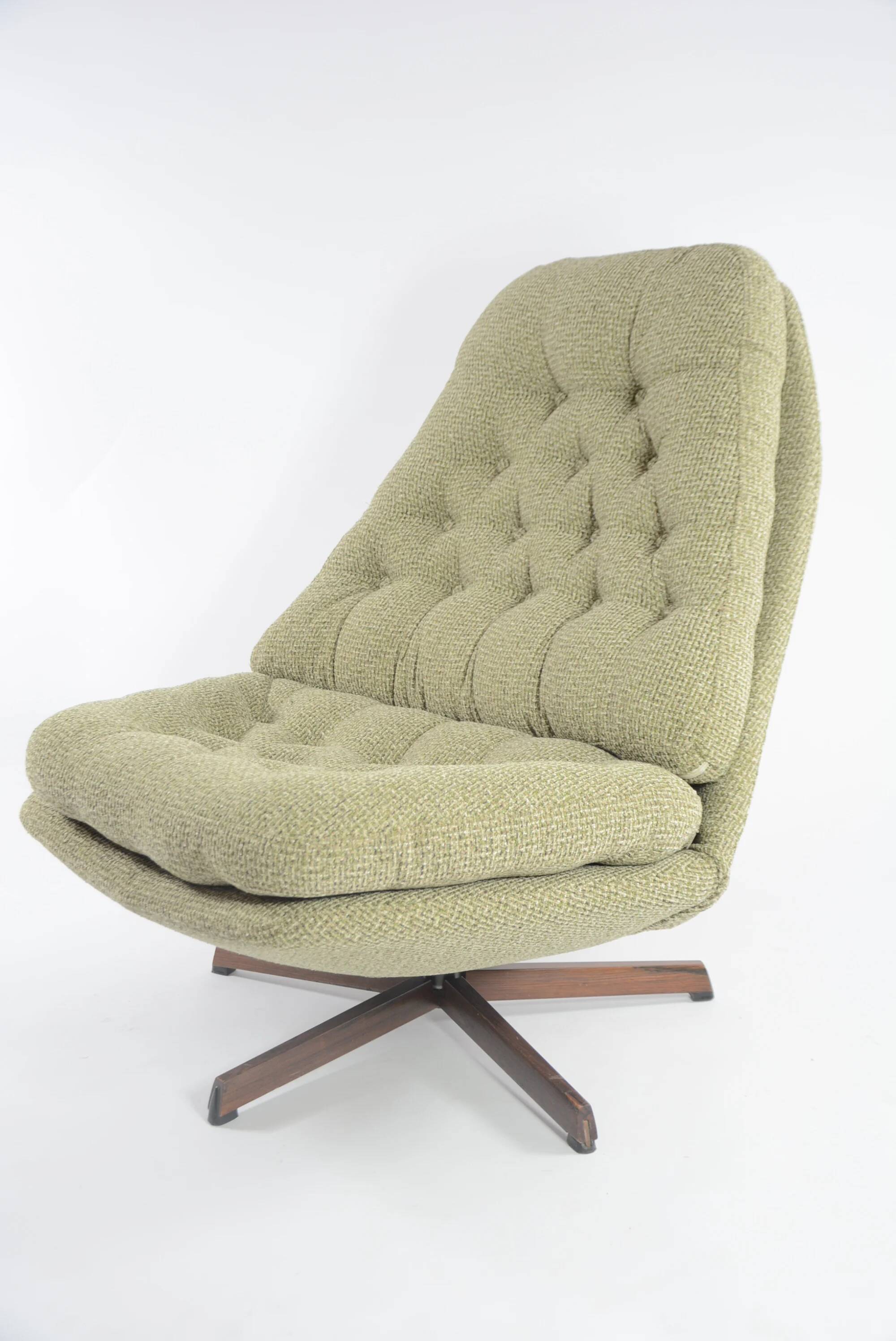 Green swivel Scandinavian armchair