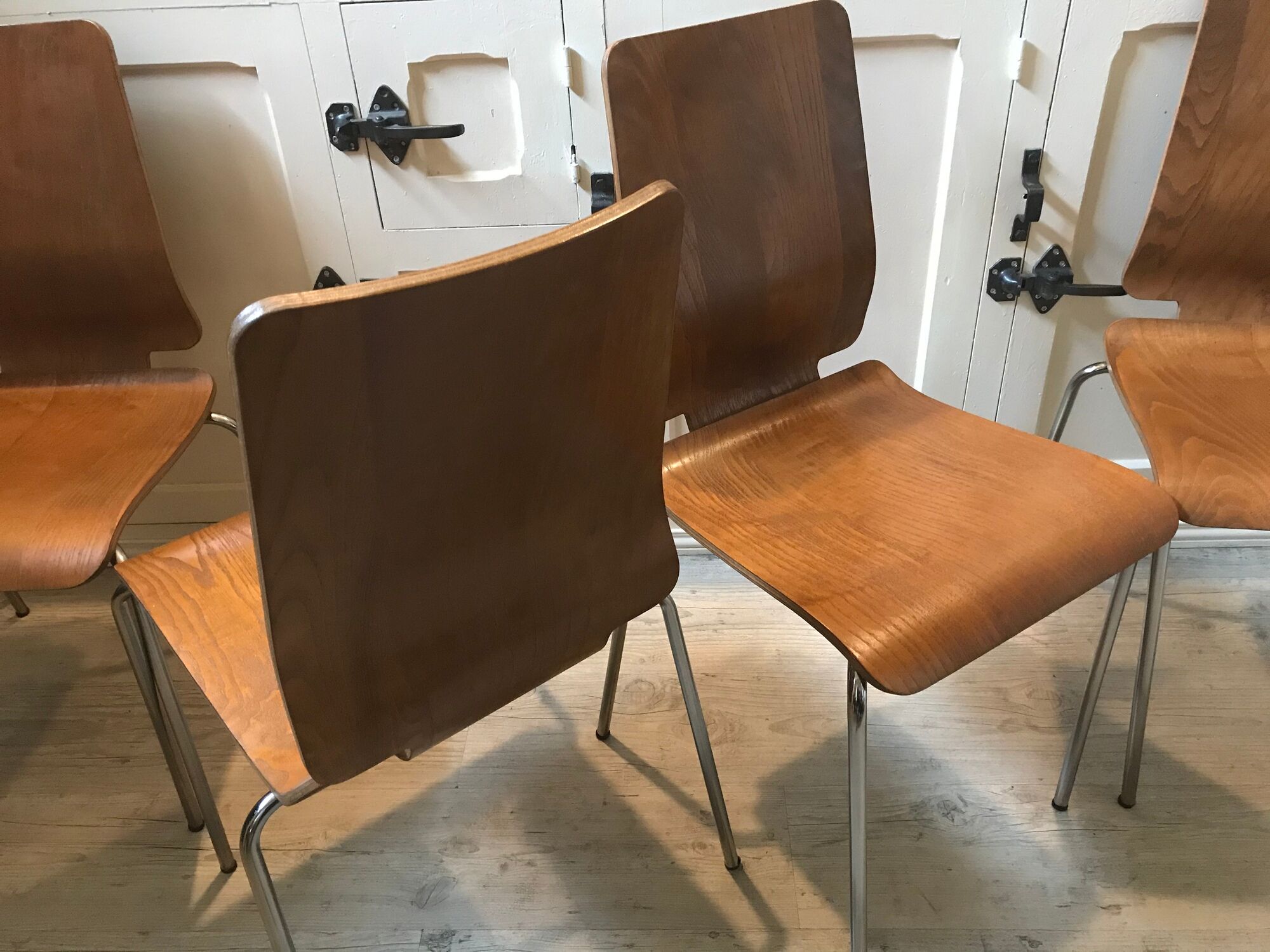 Lot of 4 vintage chairs thermomoulated