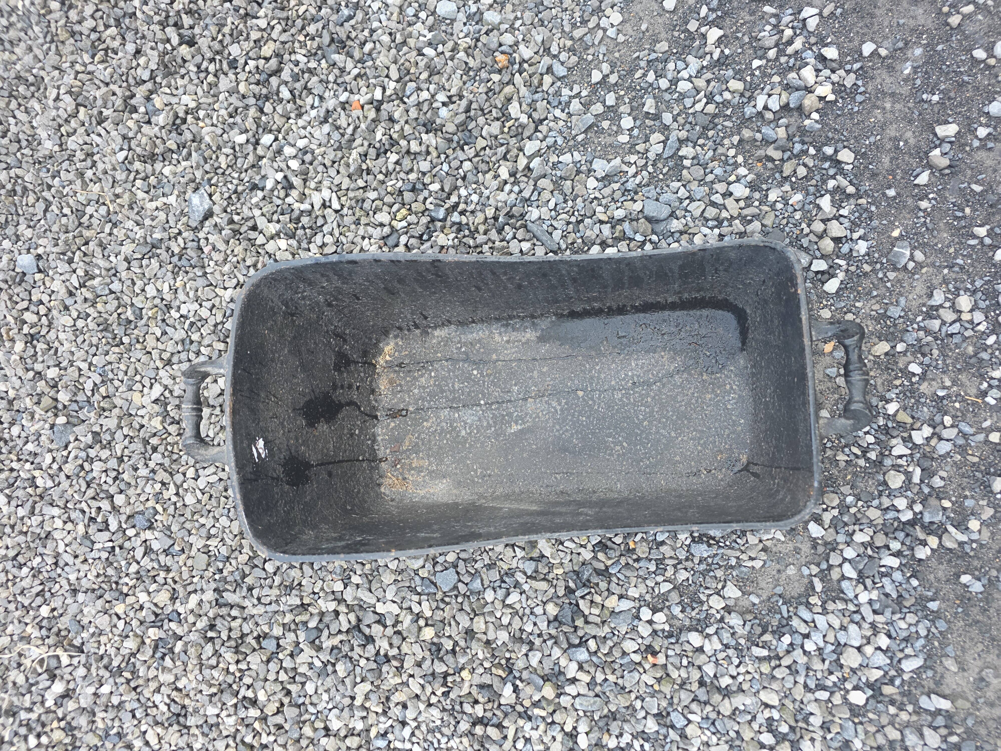 Cast iron planter