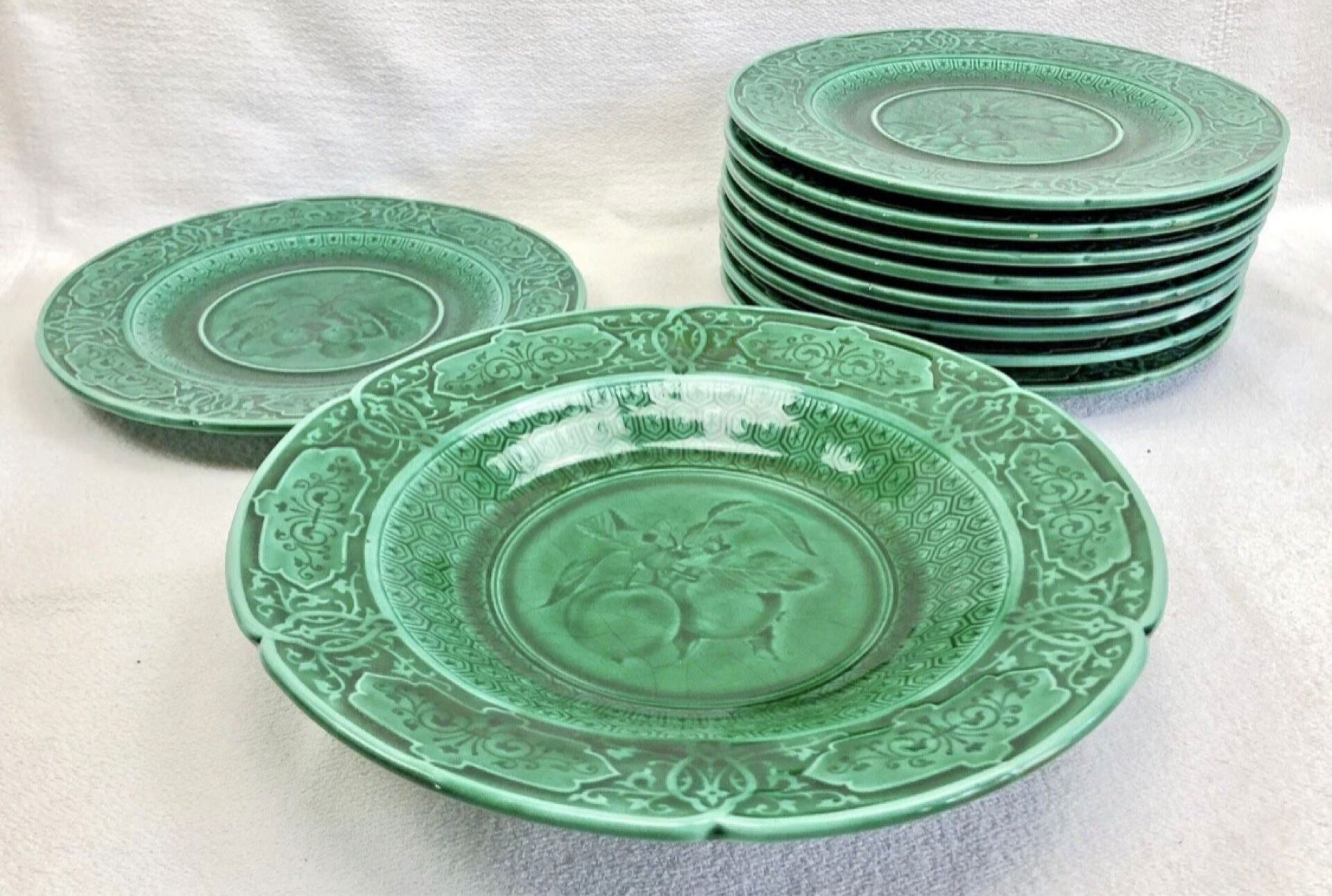 3 dessert plates XIX Sarreguemines Majolica shaded enamel Rubelles