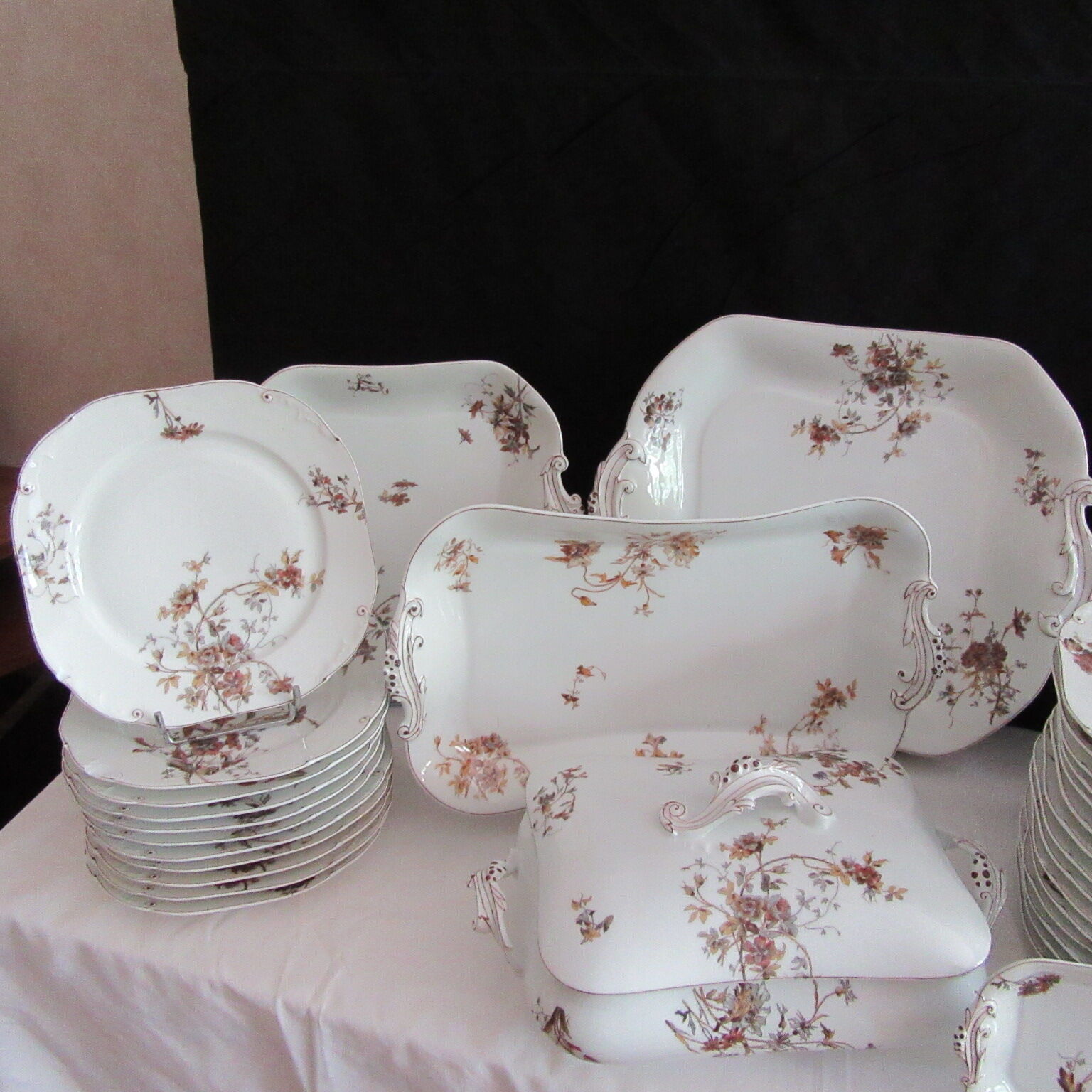 Limoges antique porcelain table service 45 pieces