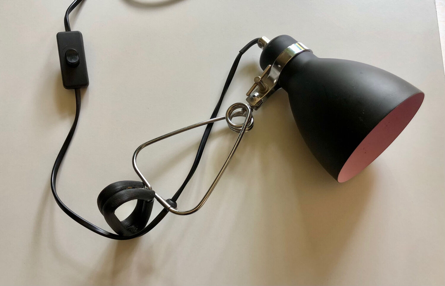 Black/pink clip spotlight