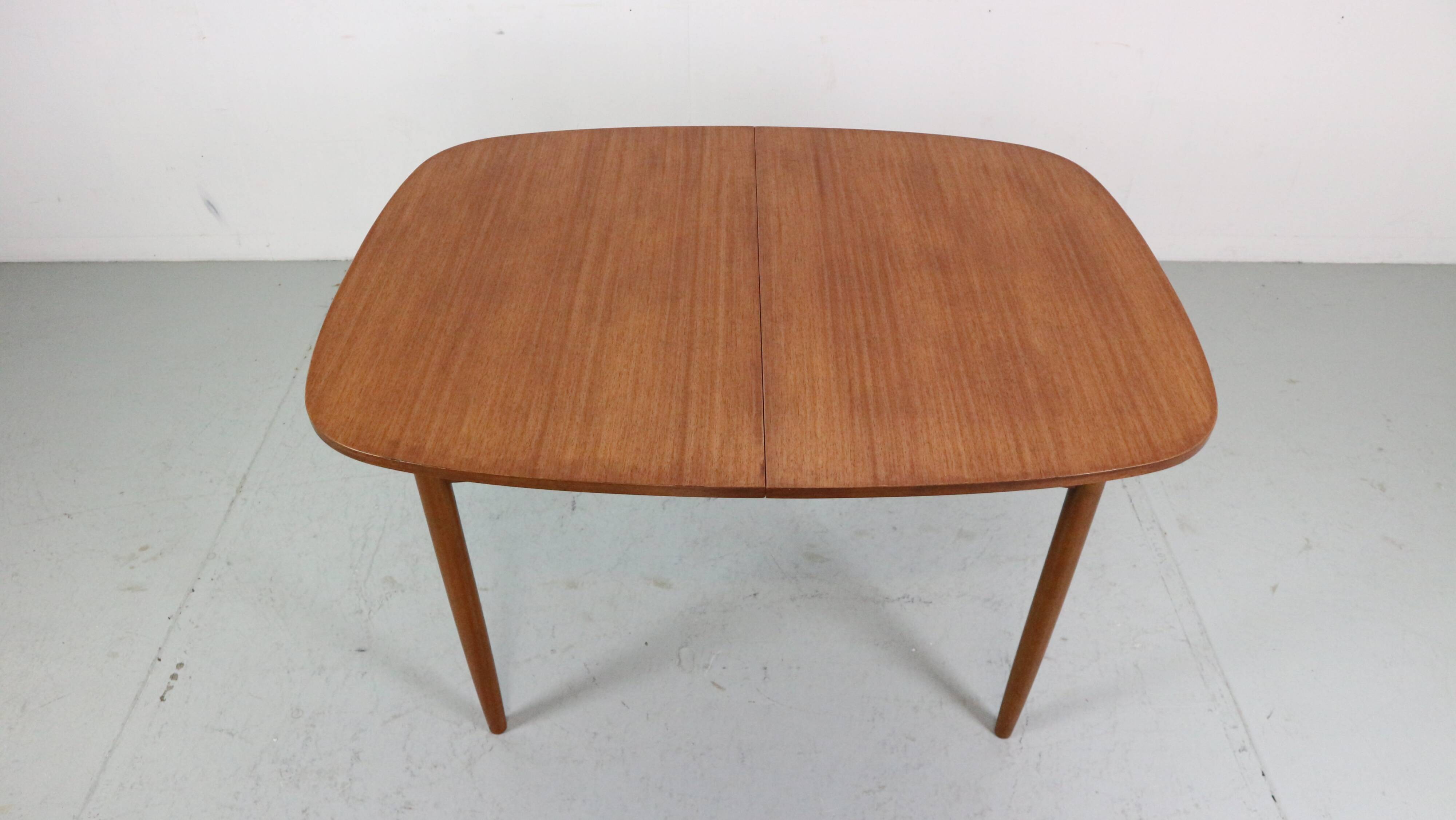 Mid- Century Modern Teak OvalExtendable Dinning Table By G Plan, 1960's