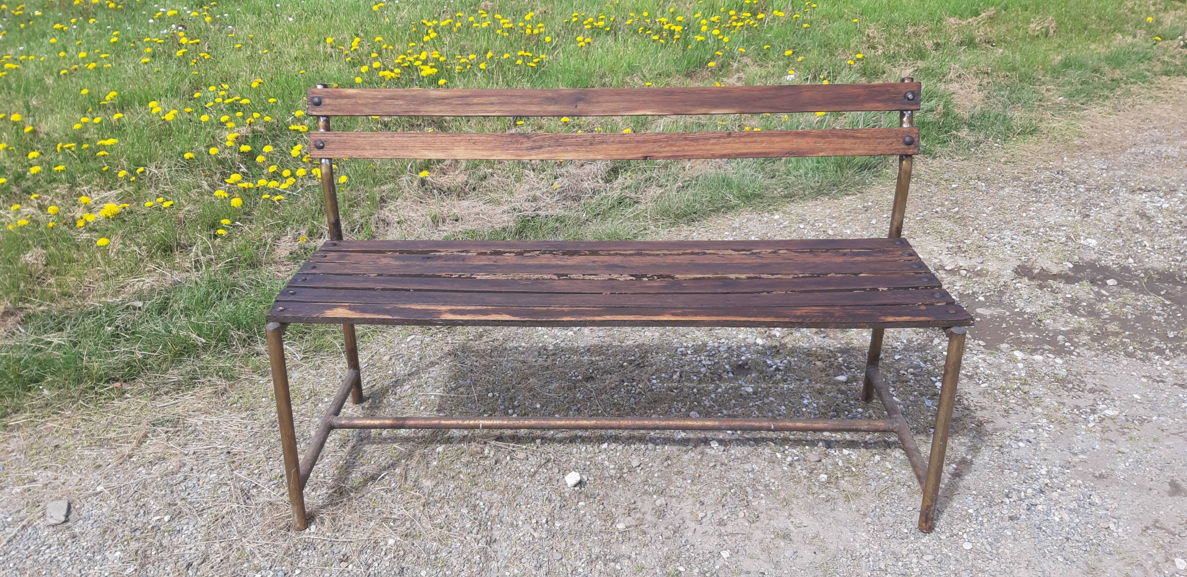 Bench of the 50s in iron and wood